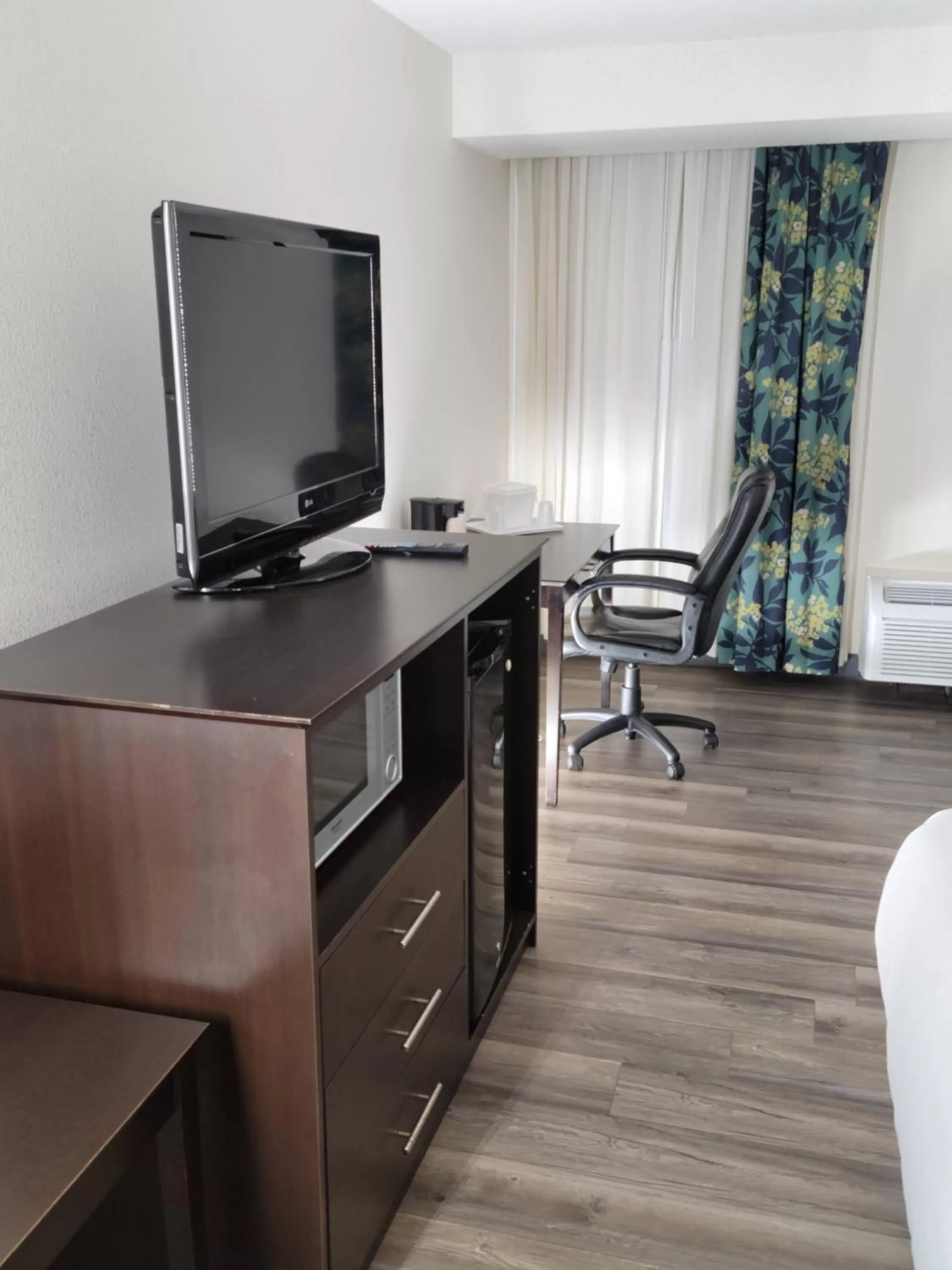 Bedroom in Quality Inn Terre Haute University Area