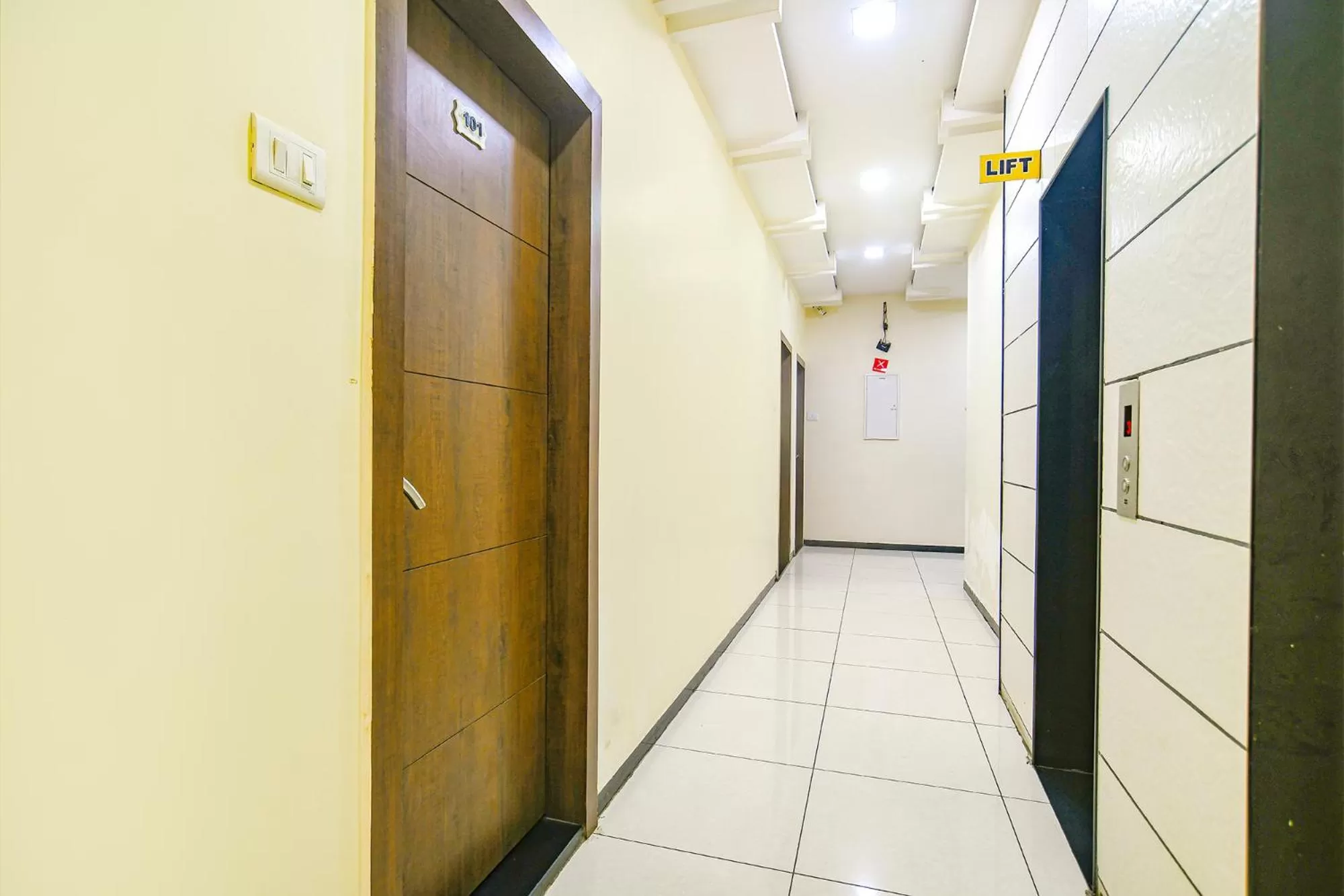 Lobby or reception in FabHotel Satyug Jaisinghpura