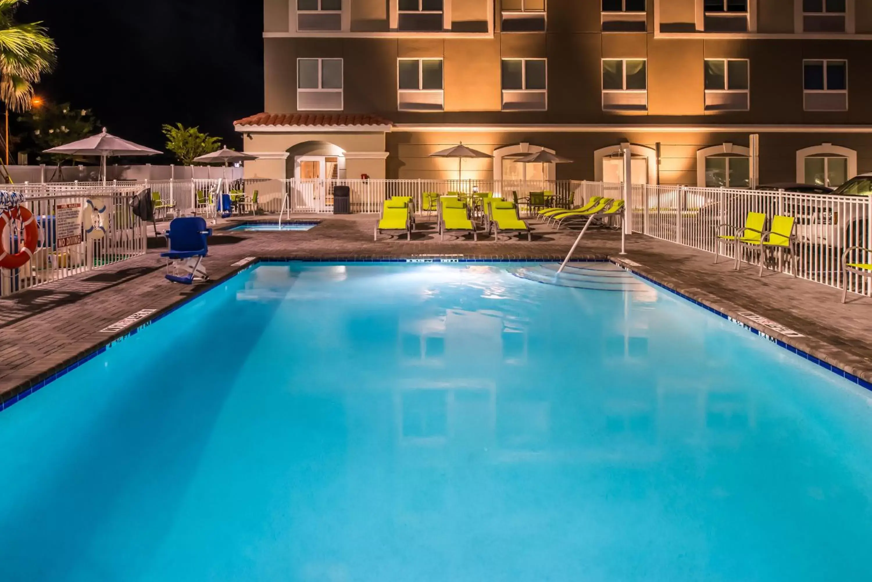 Swimming Pool in Holiday Inn Express & Suites - St. Petersburg - Madeira Beach, an IHG Hotel