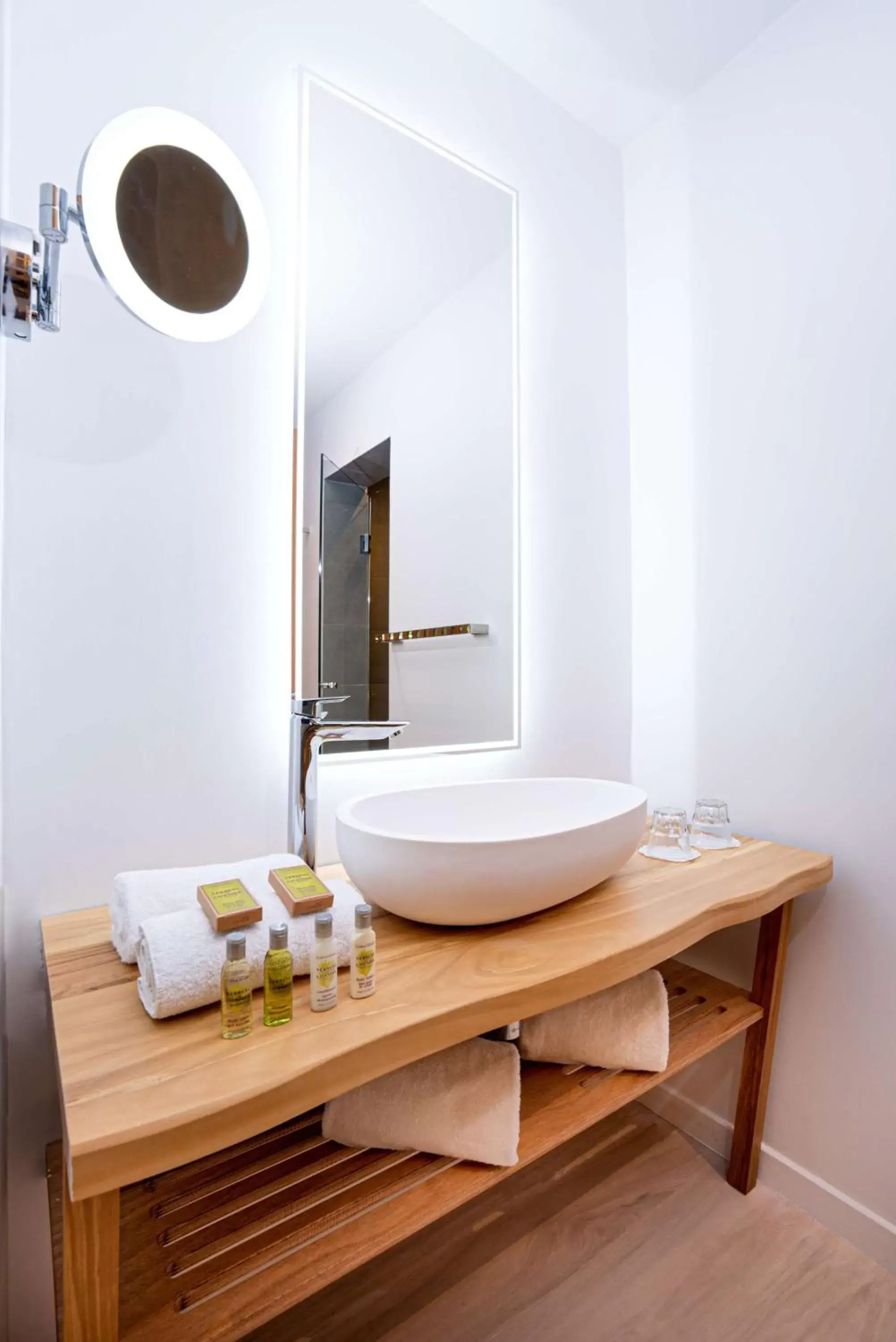 Bathroom in DoubleTree by Hilton Noumea Ilot Maitre Resort