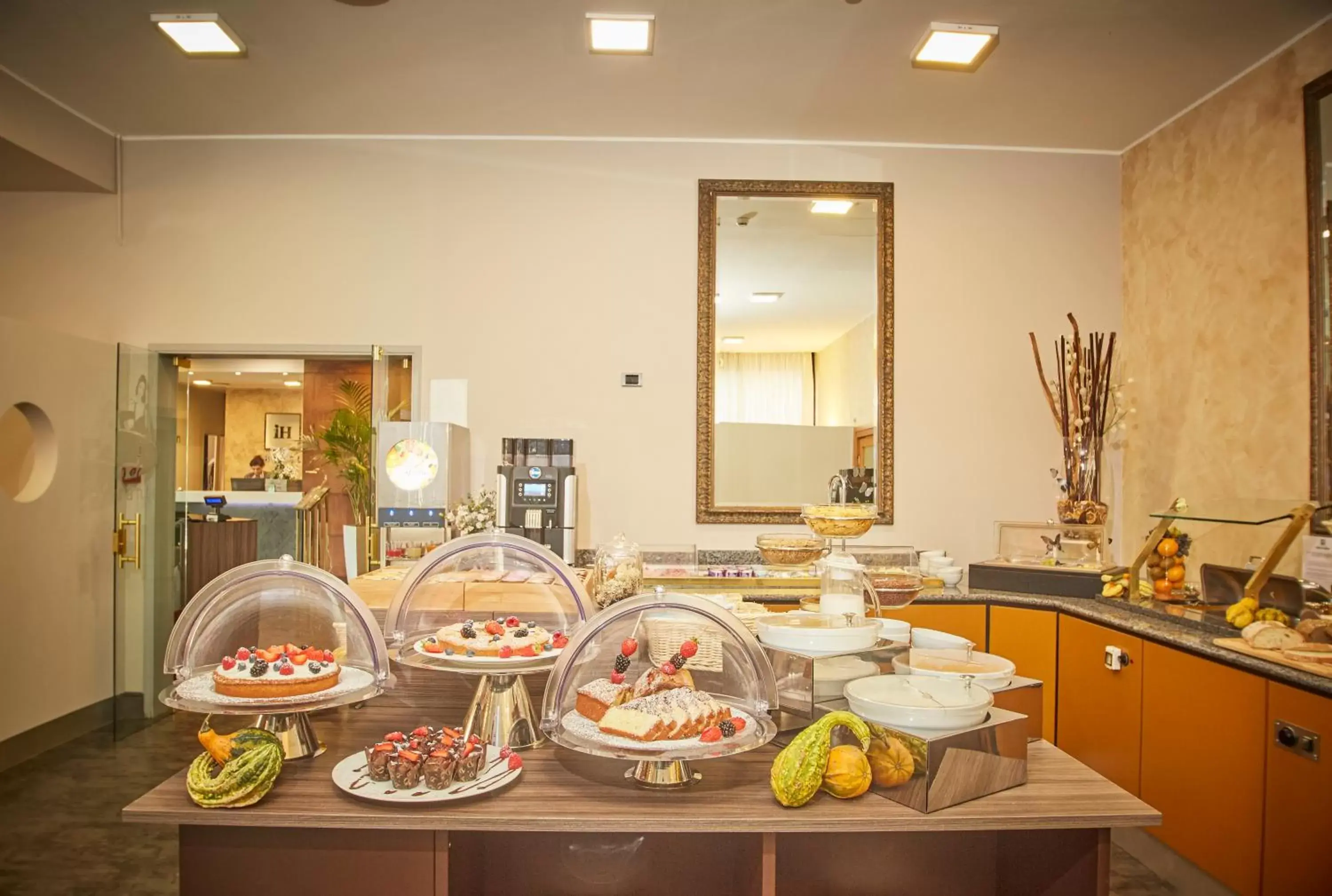 American breakfast, Restaurant/Places to Eat in iH Hotels Milano Lorenteggio