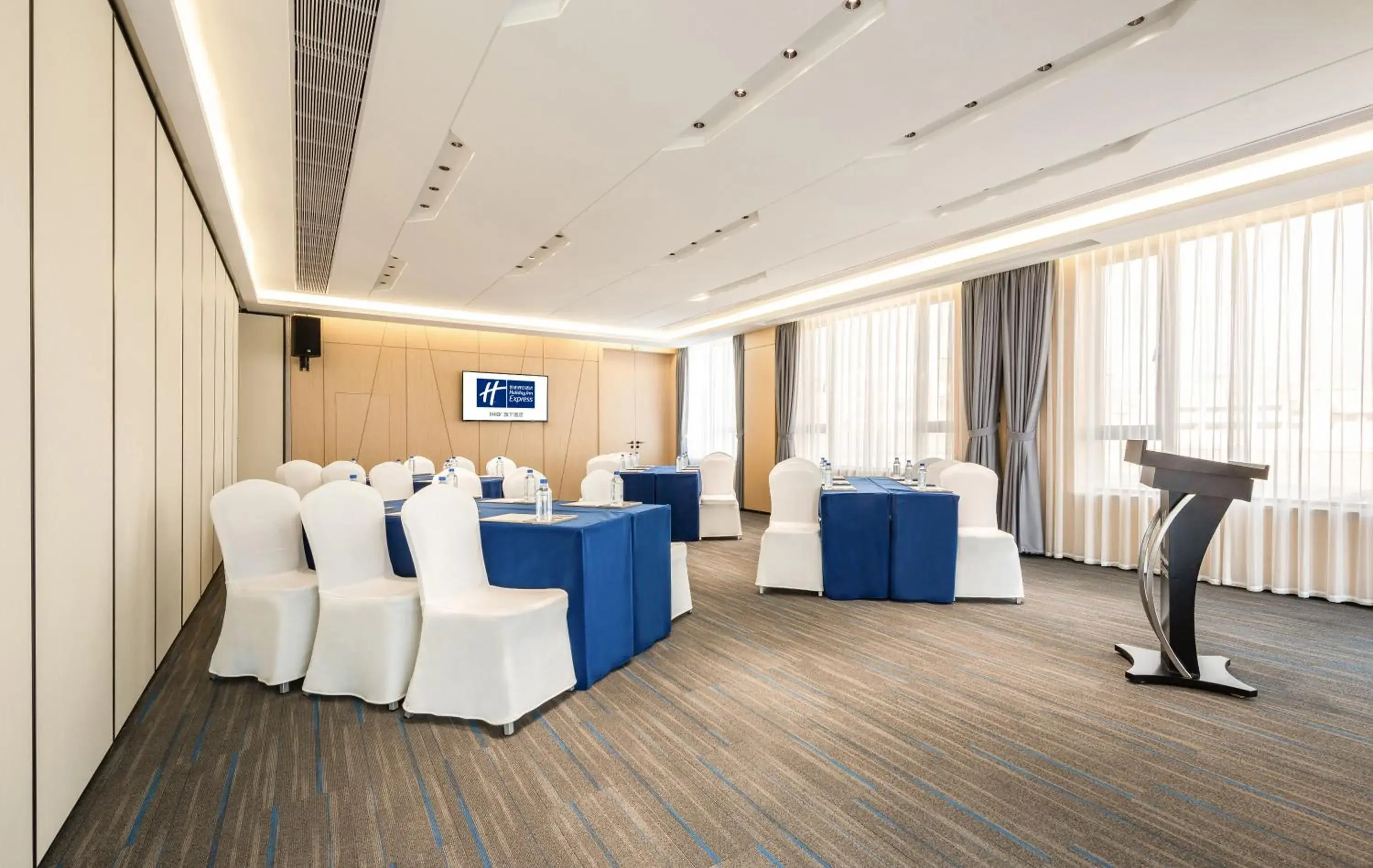 Meeting/conference room in Holiday Inn Express Jinjiang Anhai, an IHG Hotel