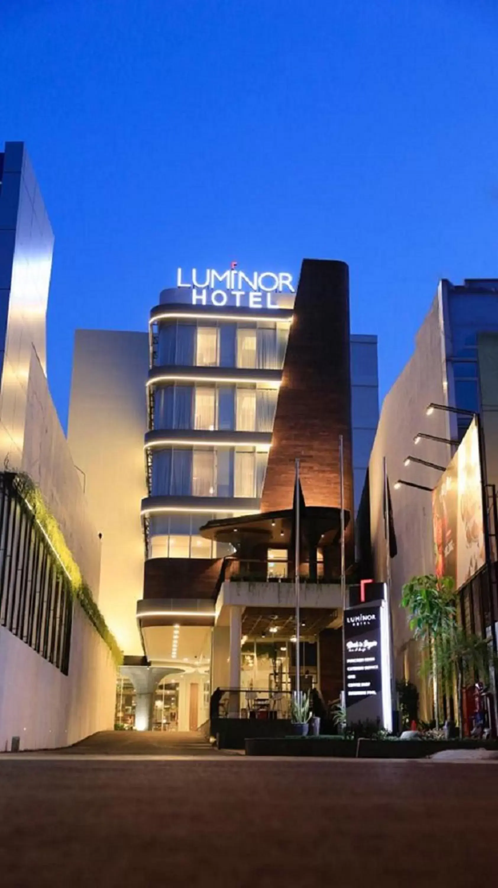 Property building in Luminor Hotel Purwokerto By WH