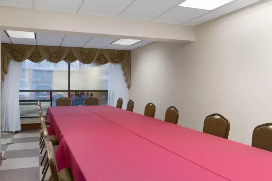 Business facilities in Ramada by Wyndham Rochelle Park Near Paramus