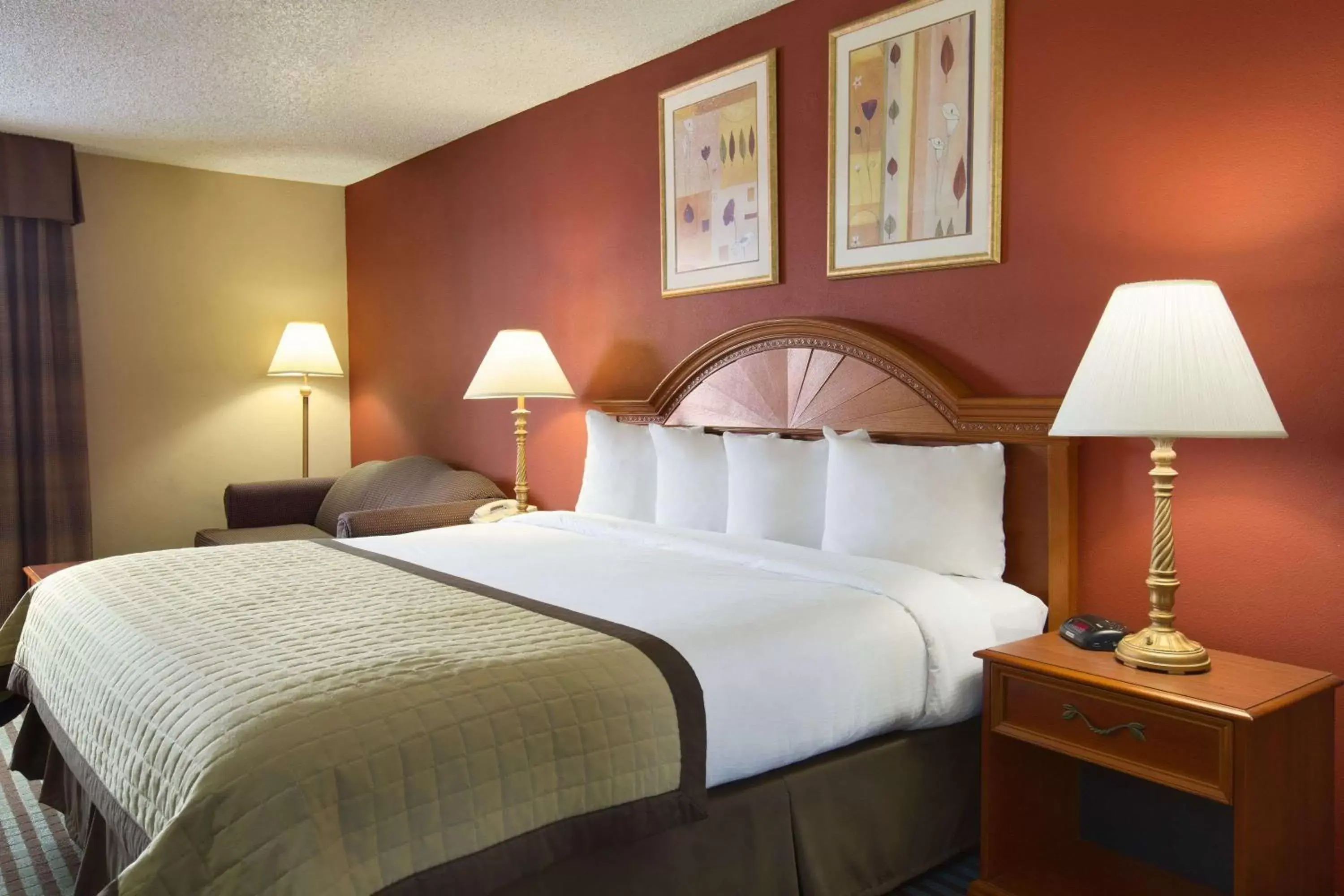 Photo of the whole room, Bed in Baymont by Wyndham Oklahoma City Airport