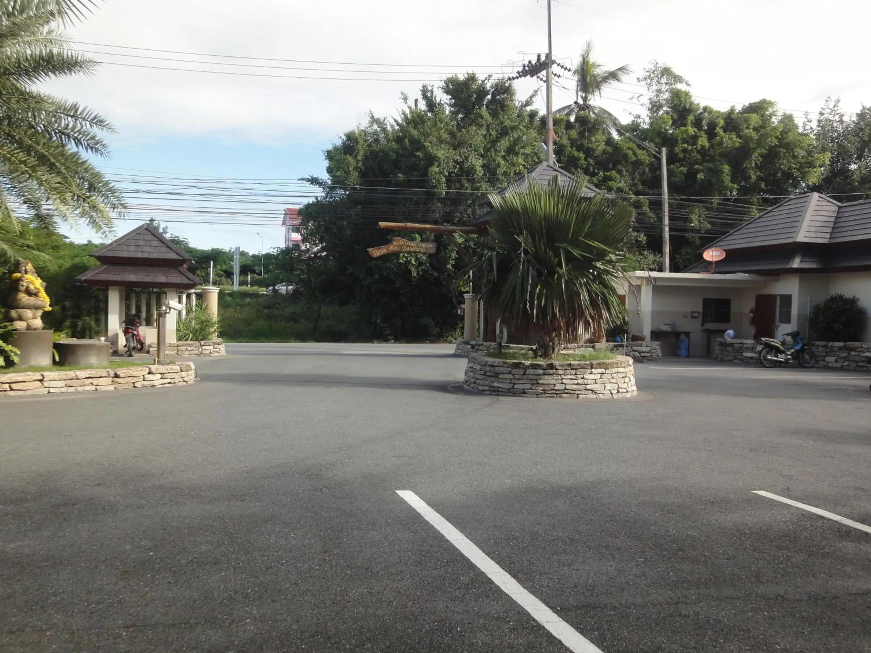 Street view, Property Building in Royal Place Banchang