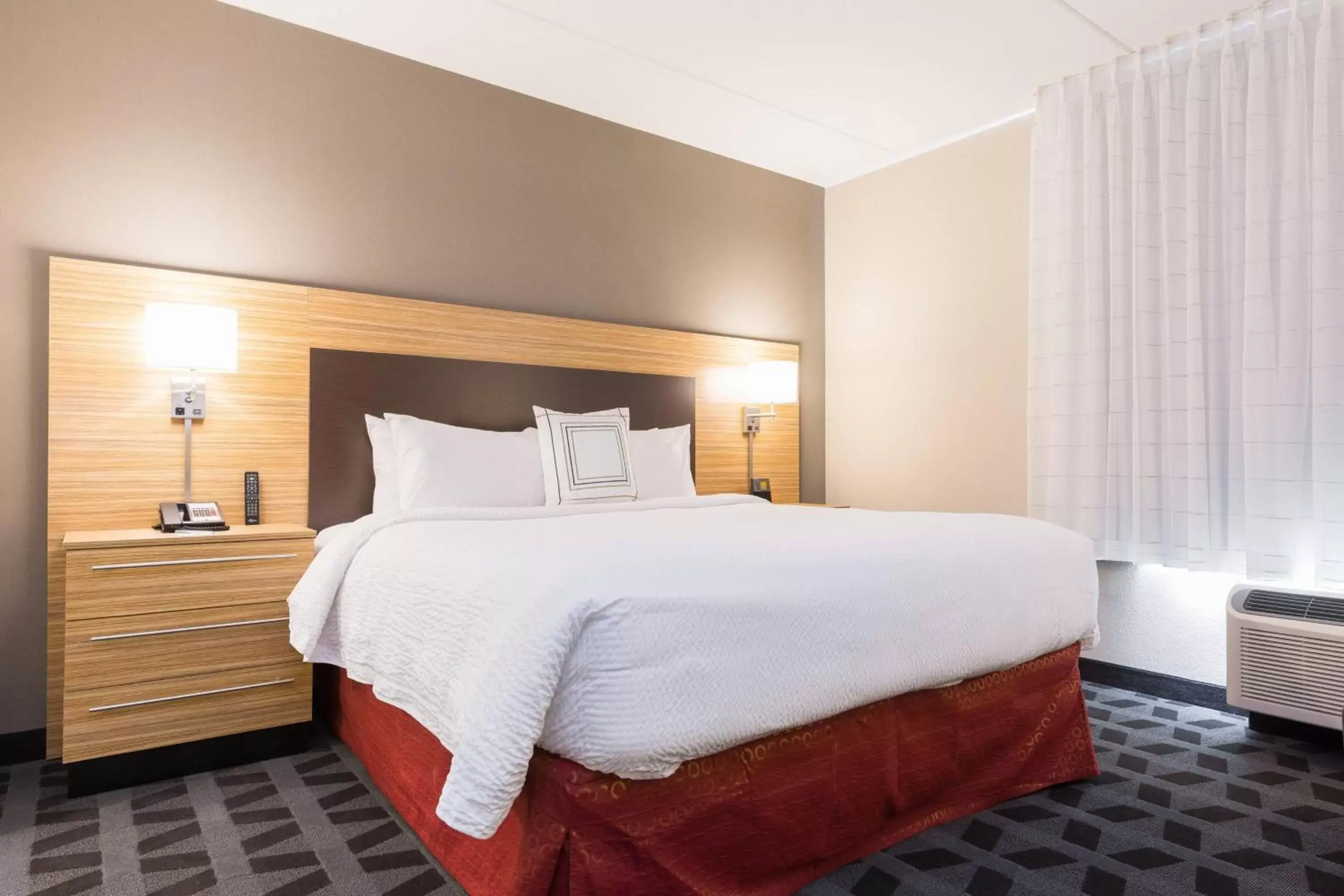 Bedroom, Bed in TownePlace Suites by Marriott Edmonton South