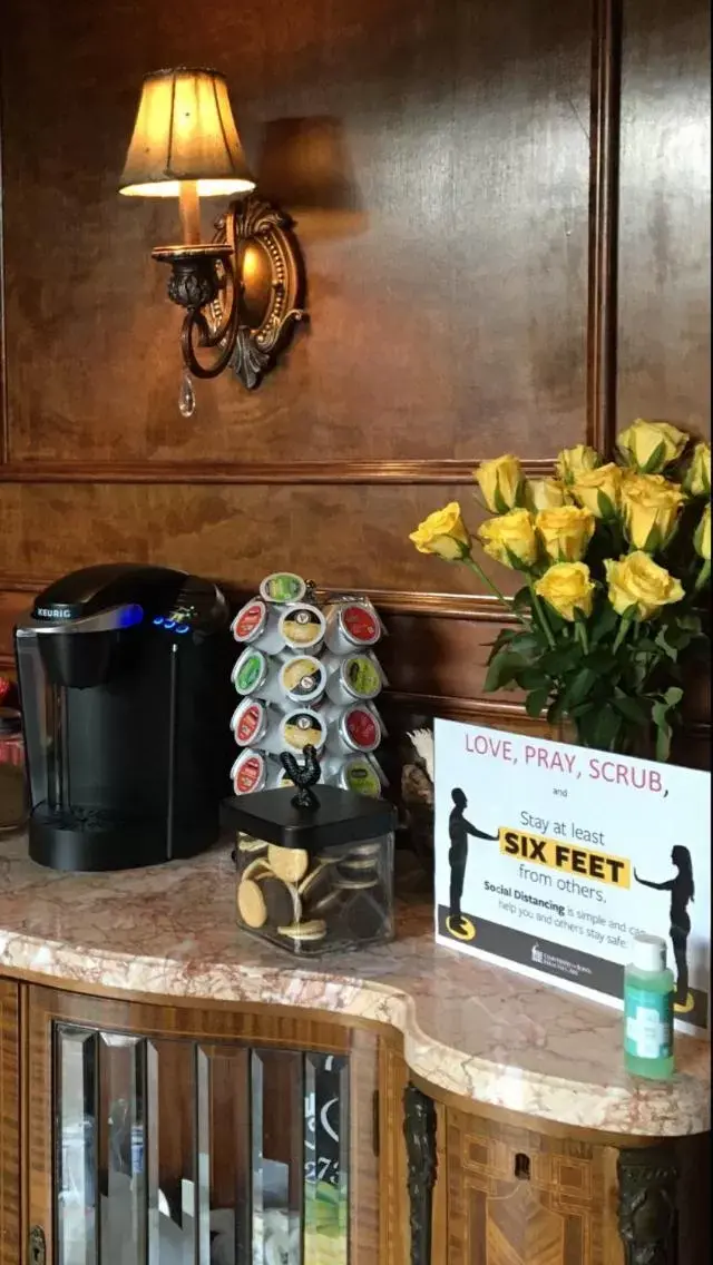 Coffee/tea facilities in Colts Neck Inn Hotel