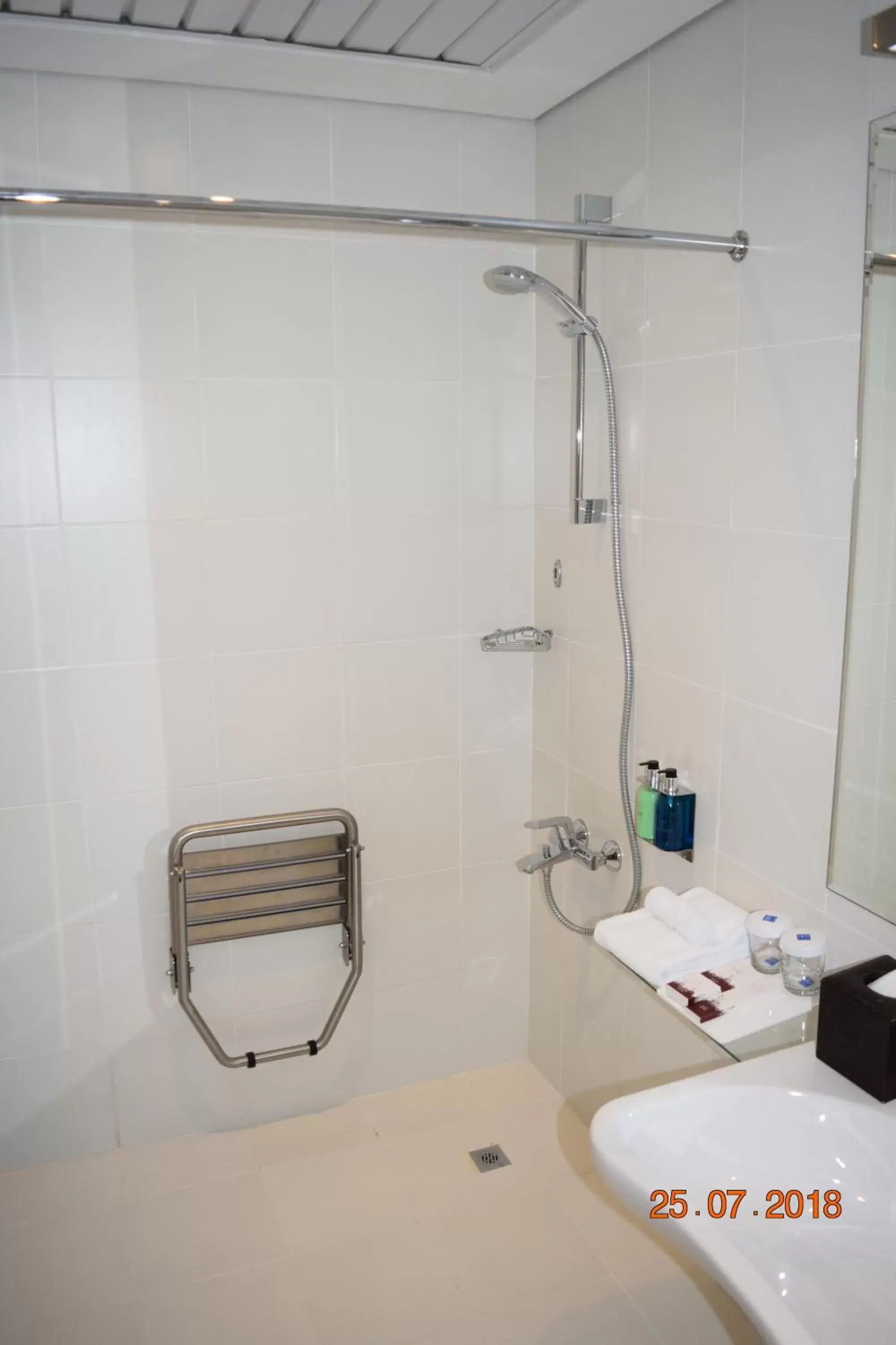 Facility for disabled guests, Bathroom in TRYP by Wyndham Abu Dhabi City Center