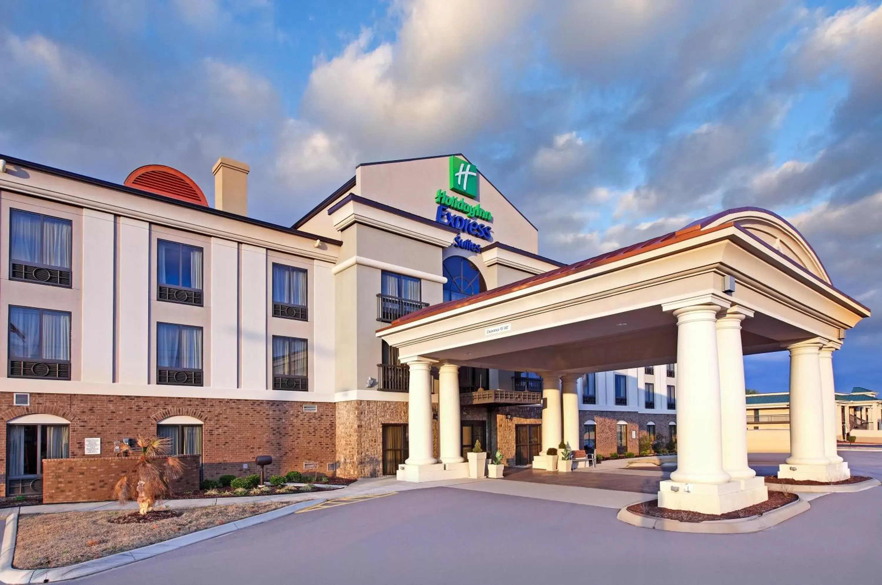 Property building in Holiday Inn Express & Suites Covington by IHG Property building in Holiday Inn Express & Suites Covington by IHG