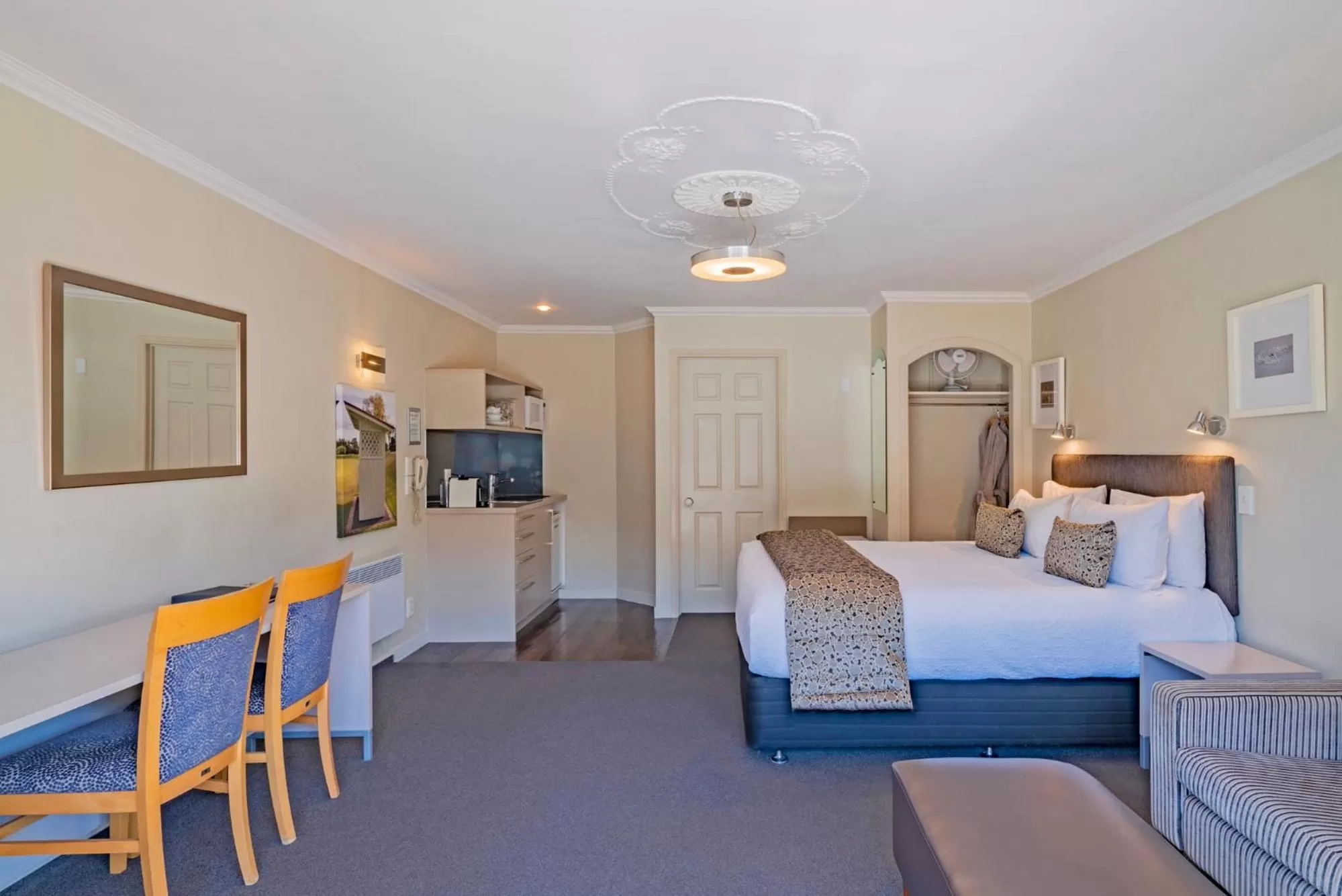 Photo of the whole room, Bed in Silver Fern Rotorua Suites & Spa