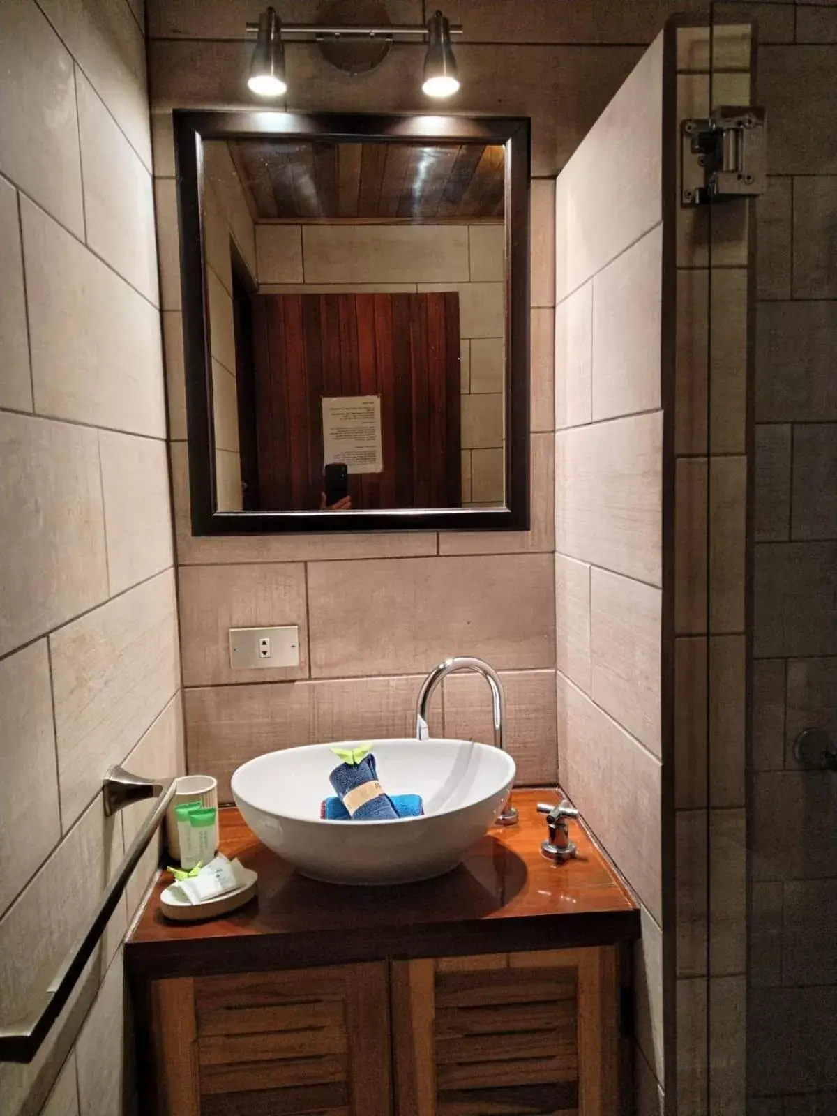 Deluxe Double or Twin Room with Garden View in Orosi Lodge Deluxe Double or Twin Room with Garden View in Orosi Lodge