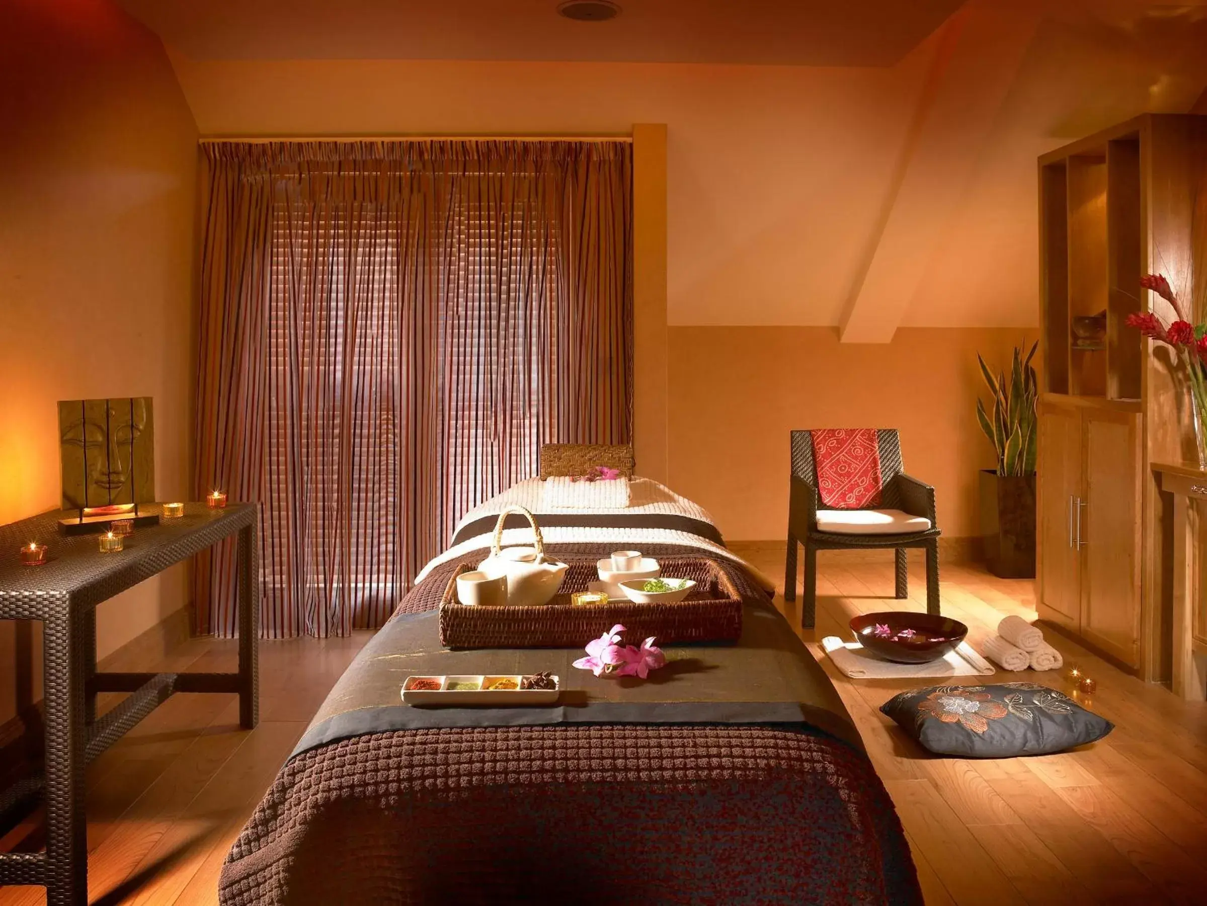 Spa and wellness centre/facilities, Bed in Castlecourt Hotel, Spa & Leisure Spa and wellness centre/facilities, Bed in Castlecourt Hotel, Spa & Leisure