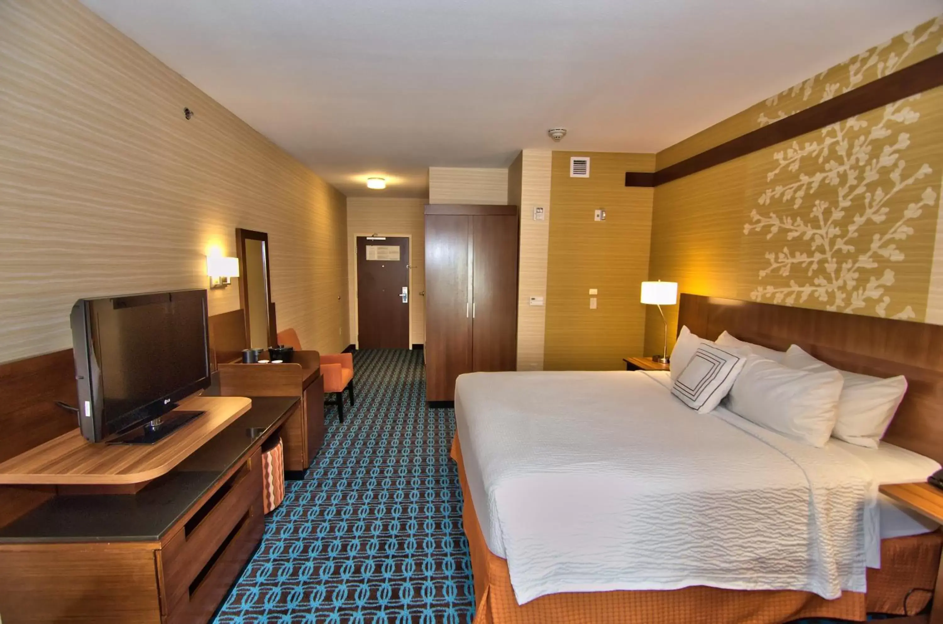 Bed, TV/Entertainment Center in Fairfield Inn & Suites by Marriott Towanda Wysox
