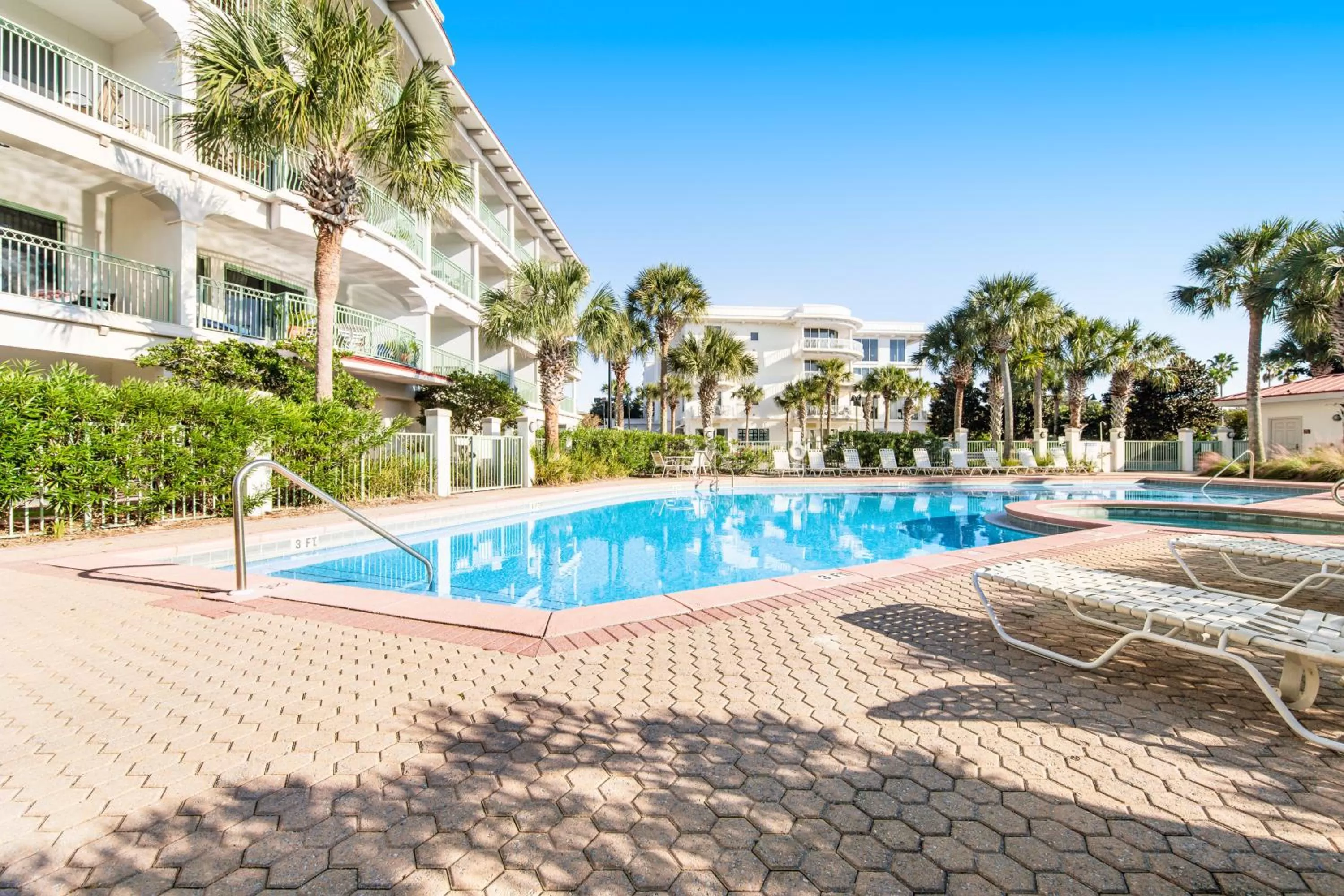 Swimming Pool in Inn at Seacrest 403