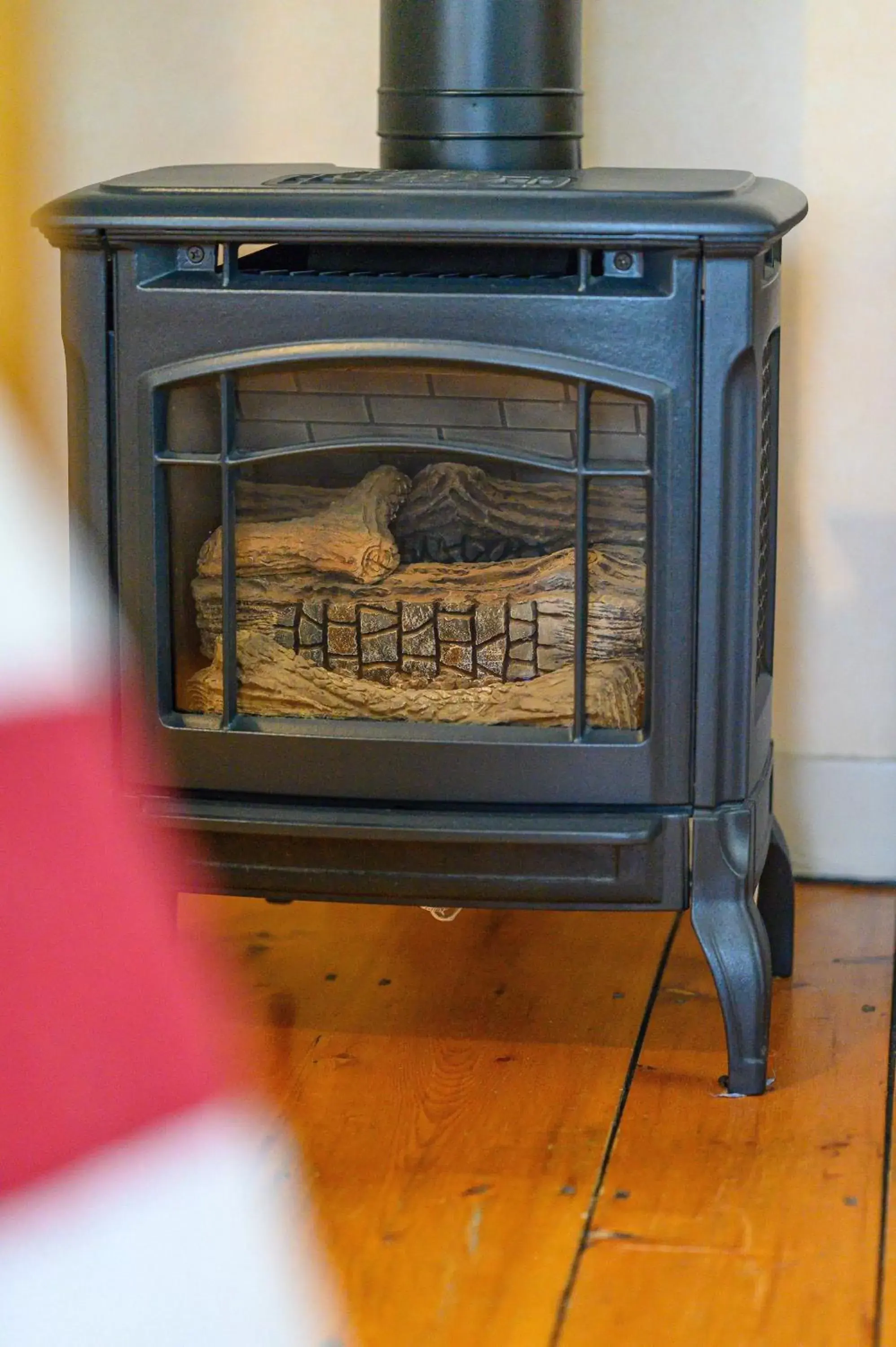 flat iron, TV/Entertainment Center in Brass Lantern Inn