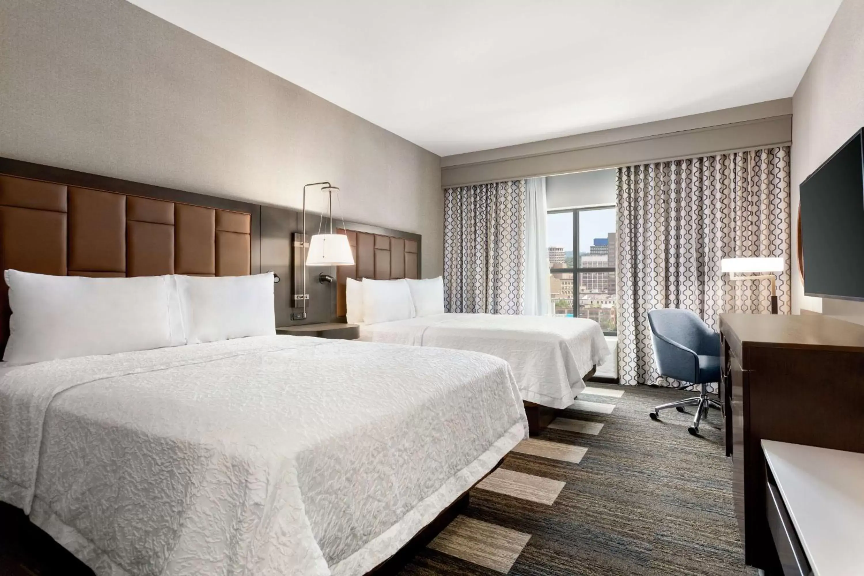Bedroom, Bed in Hampton Inn Suites Kansas City Downtown Crossroads