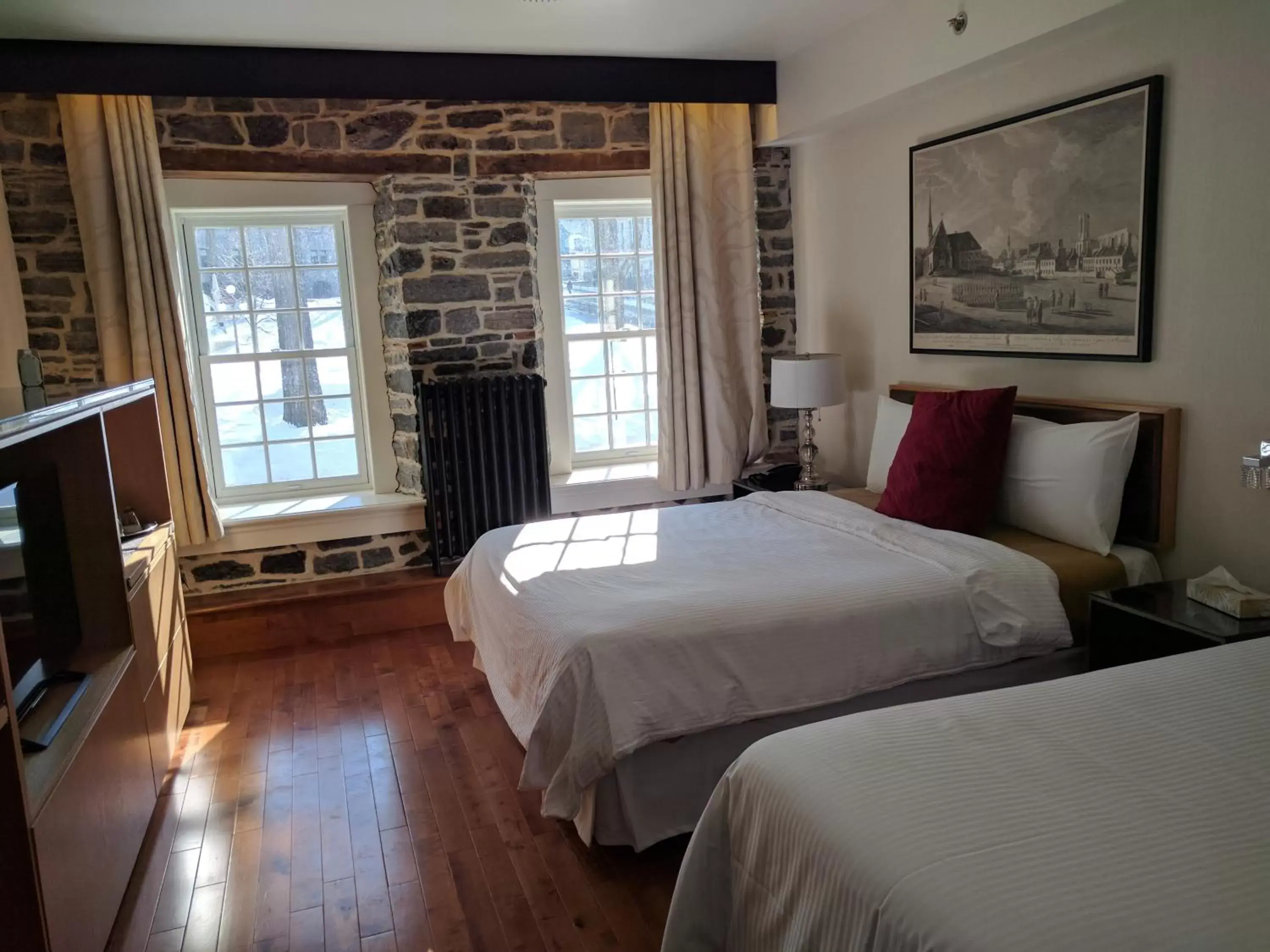 Photo of the whole room, Bed in Auberge du Trésor