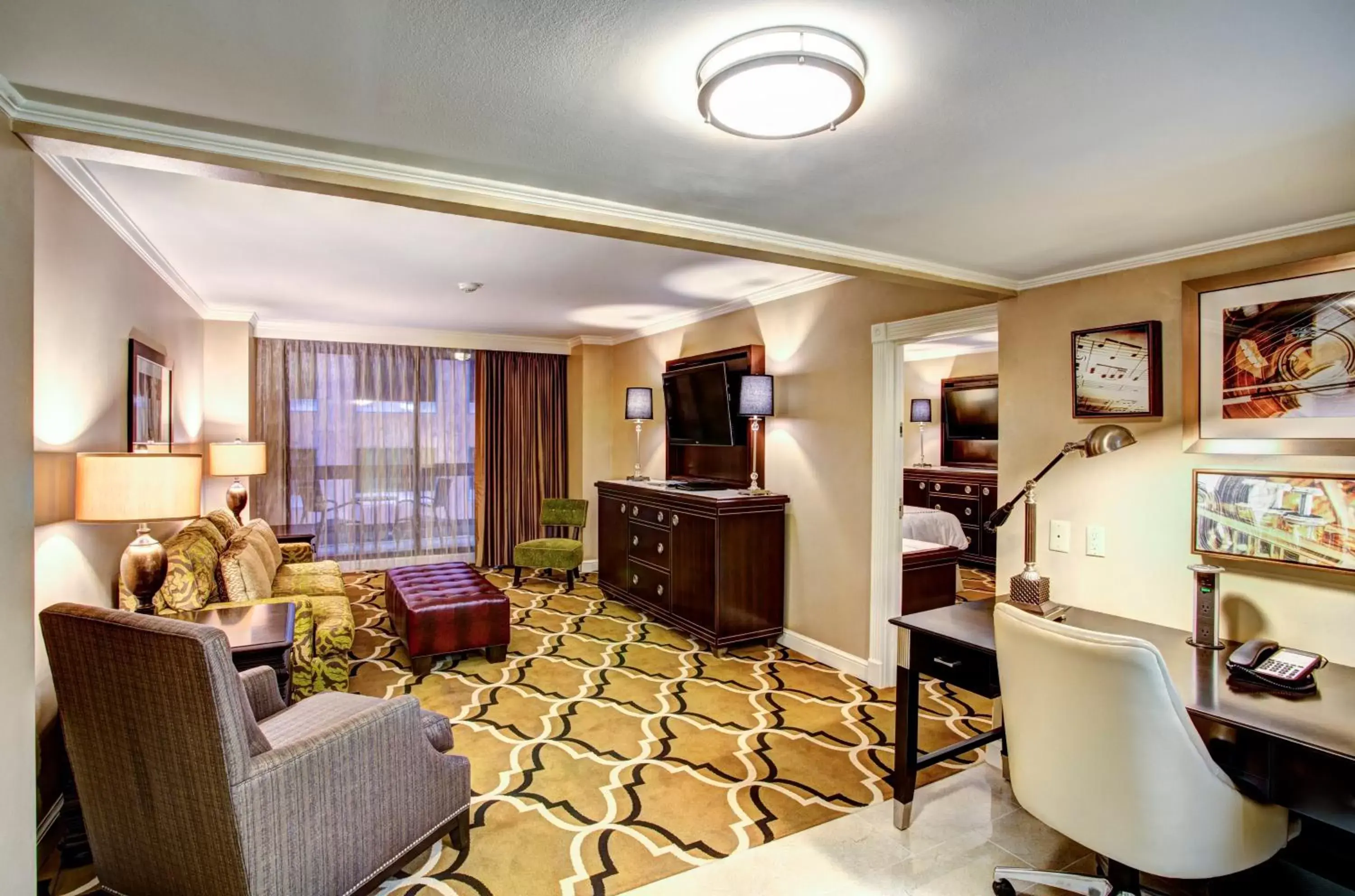 Photo of the whole room, Seating Area in InterContinental New Orleans, an IHG Hotel