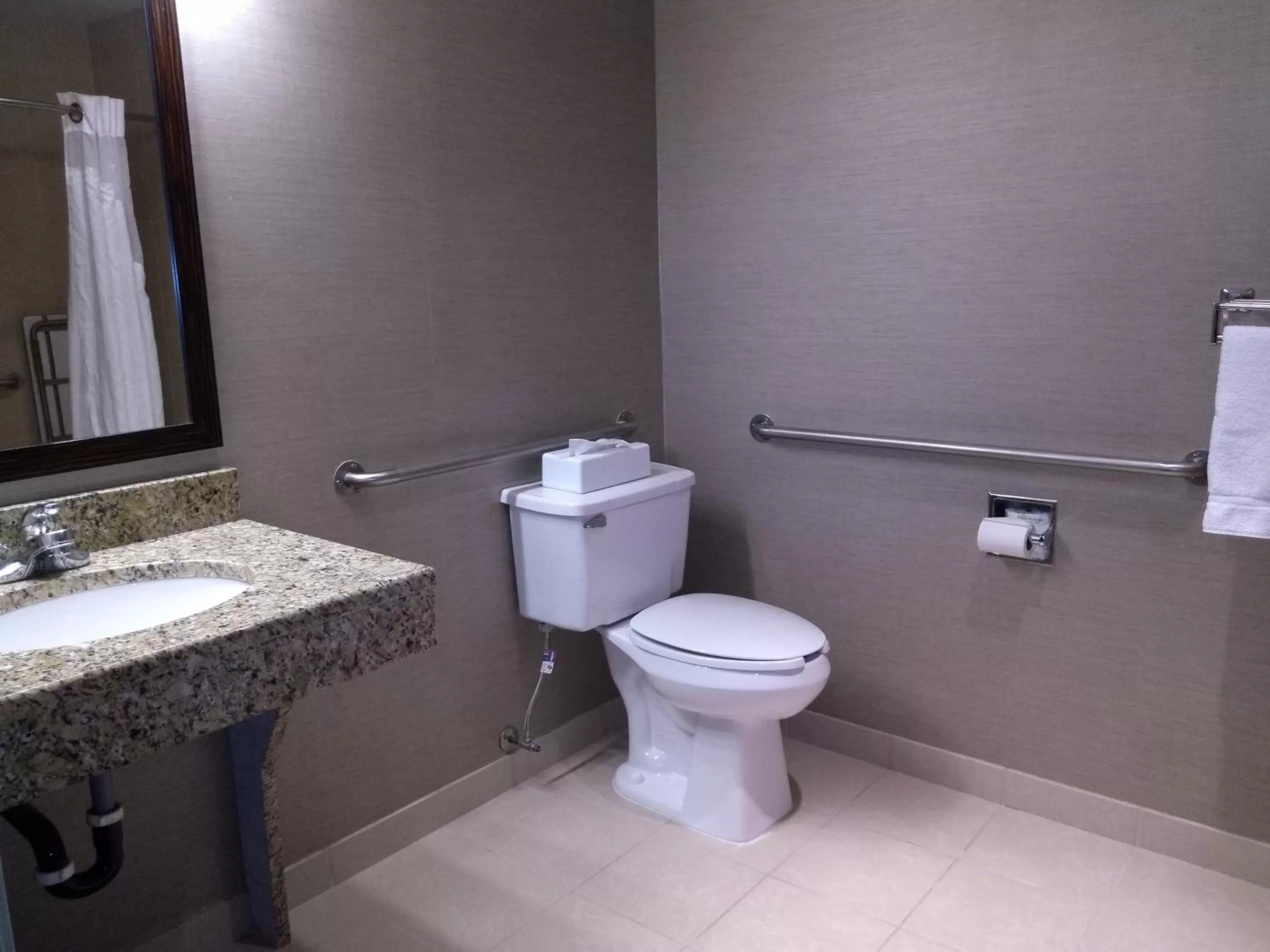 Bathroom in Holiday Inn Express Hotel & Suites Waterford by IHG