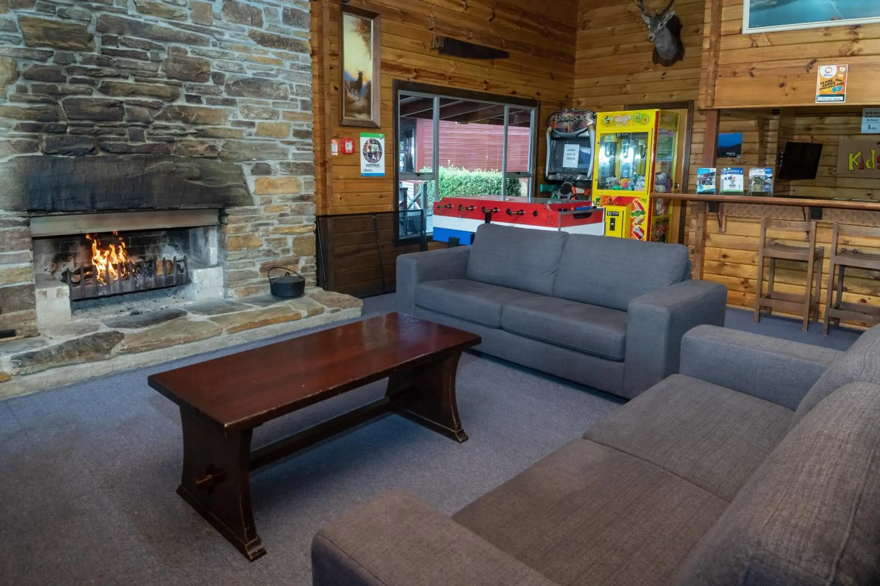 Communal lounge/ TV room, Seating Area in Te Anau Top 10 Holiday Park and Motels