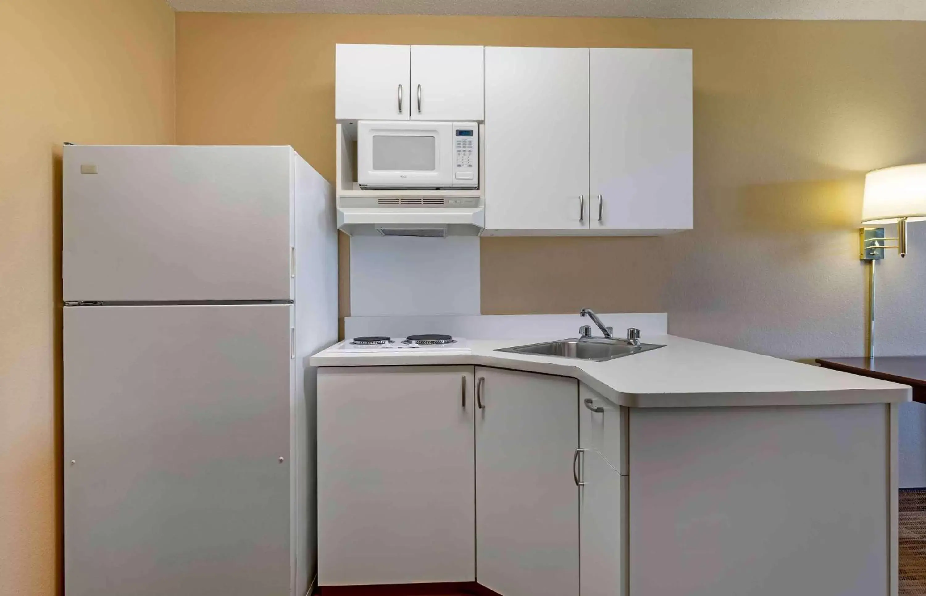 Bedroom, Kitchen/Kitchenette in Extended Stay America Suites - Chicago - Hanover Park