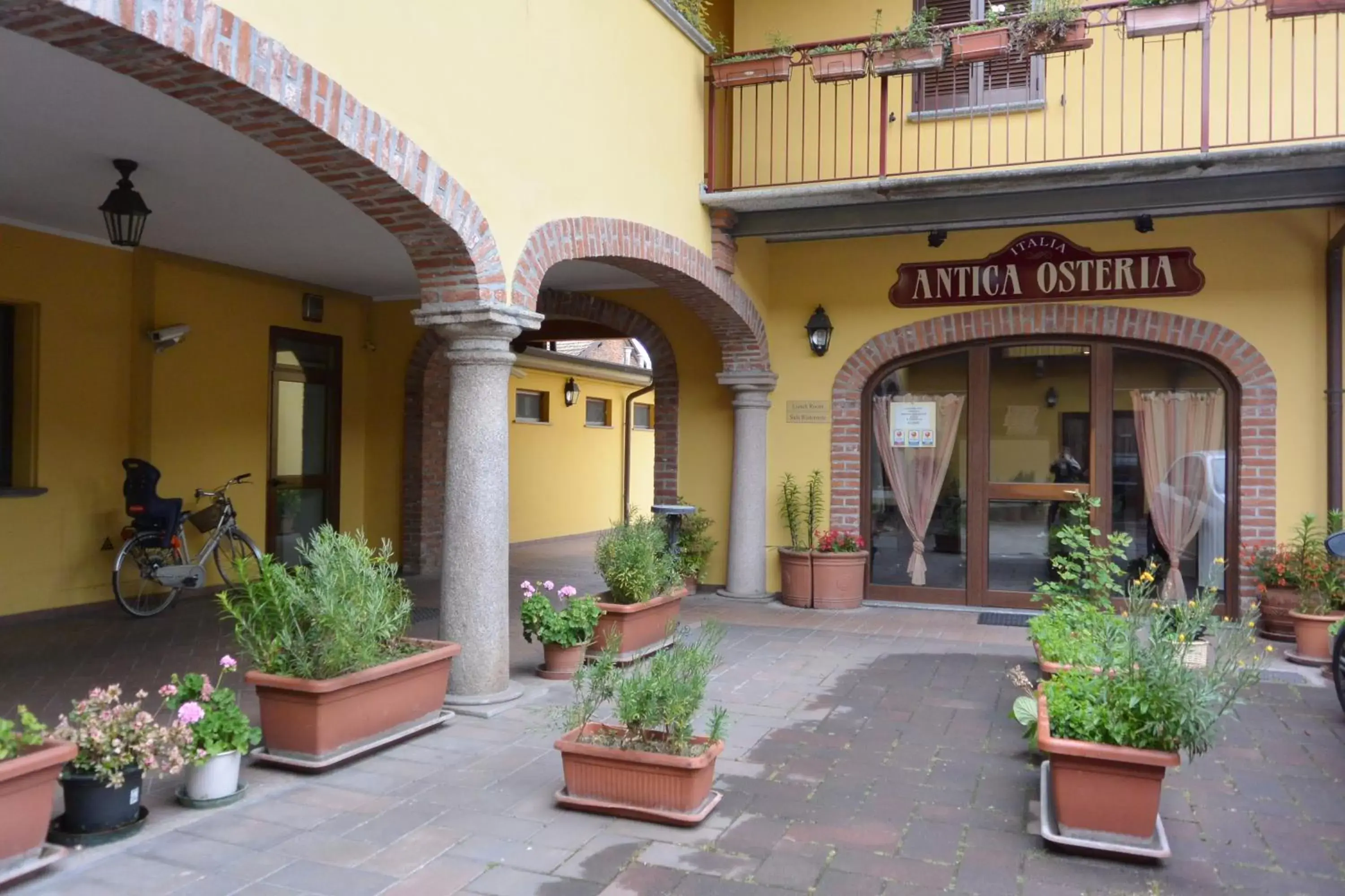 Property building in Hotel Ristorante Italia