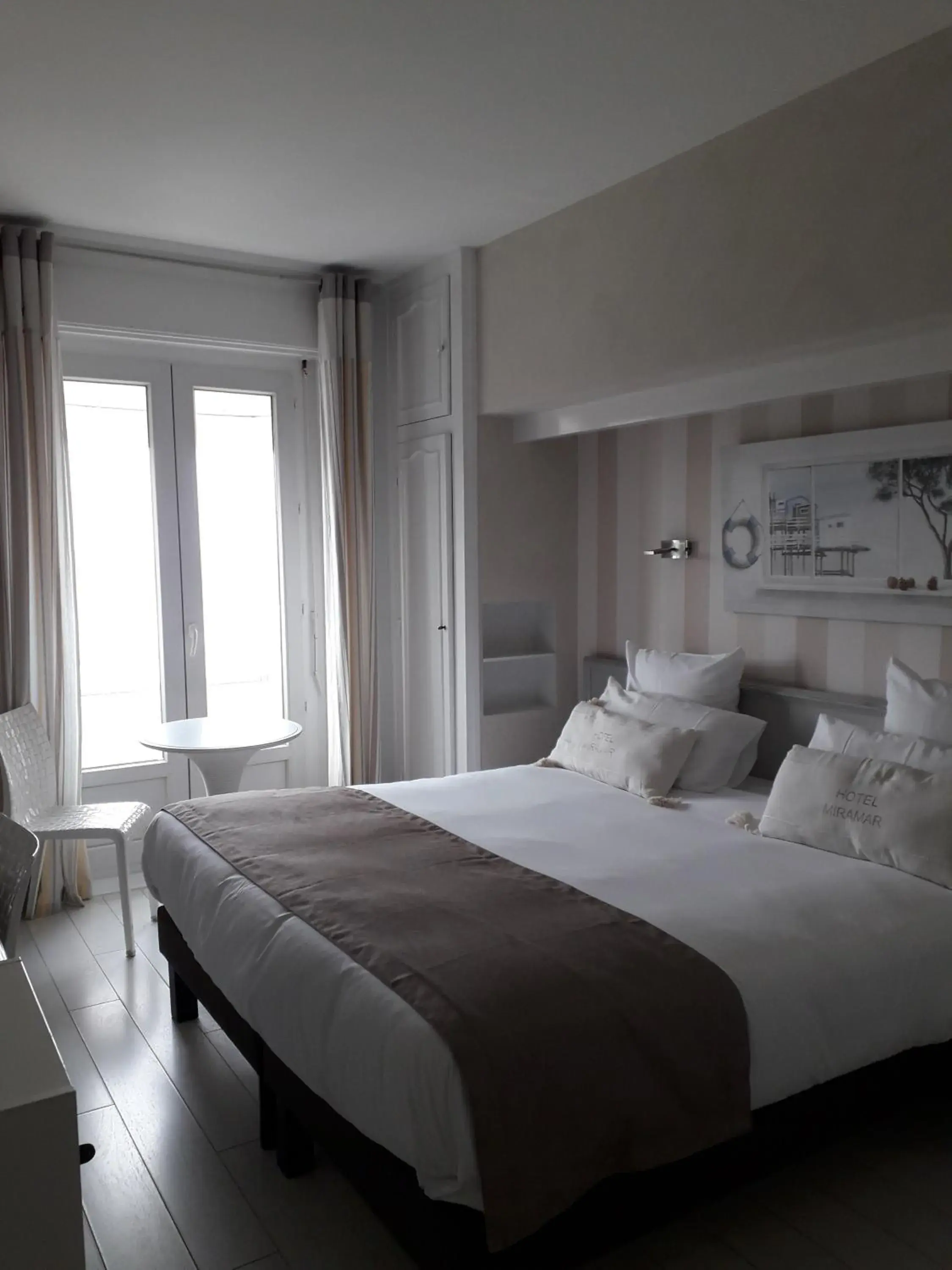 Bedroom, Bed in The Originals Boutique, Hotel Miramar, Royan (Inter-Hotel)