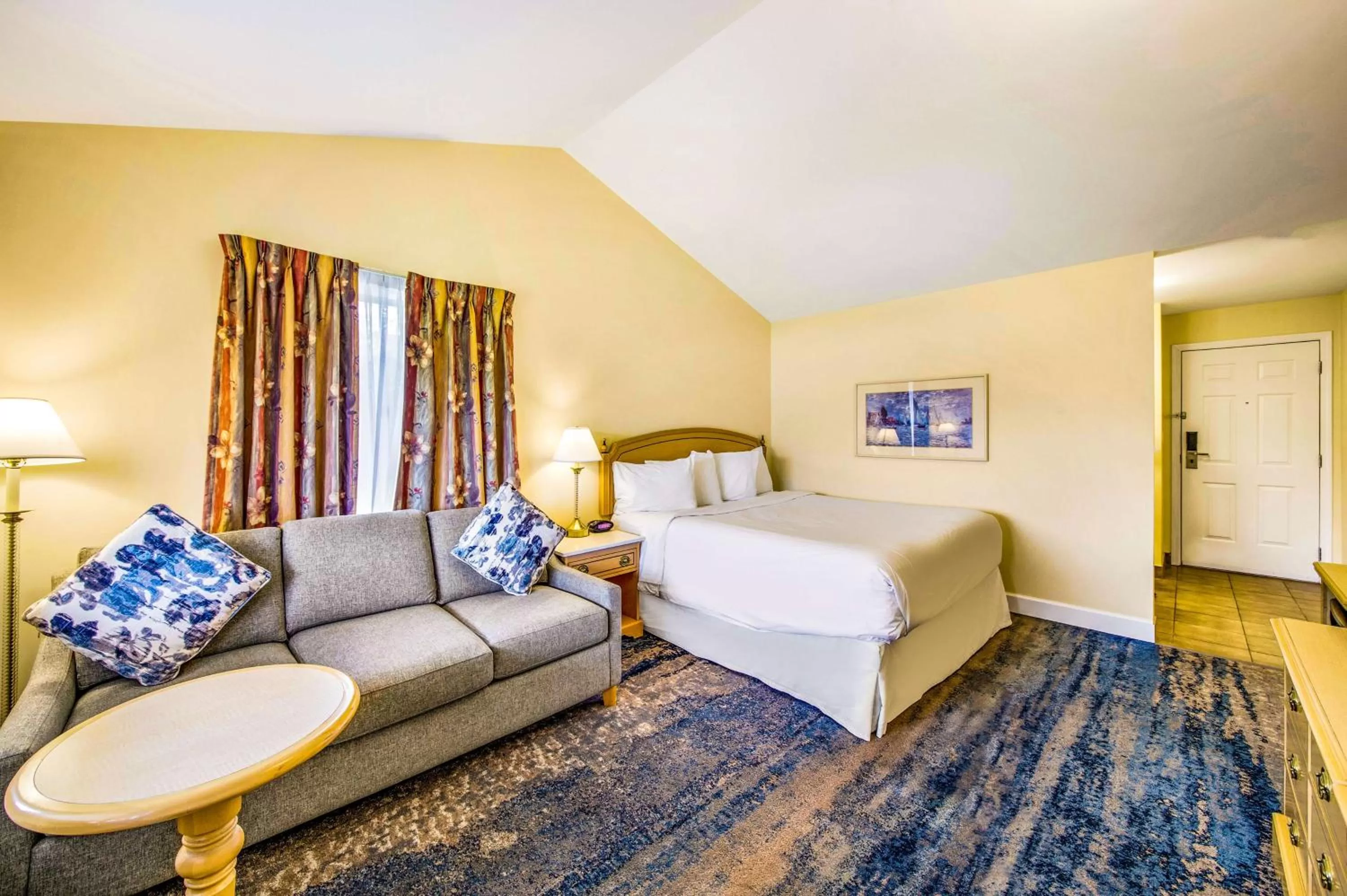 Bedroom in Kootenay Lakeview Resort BW Signature Collection