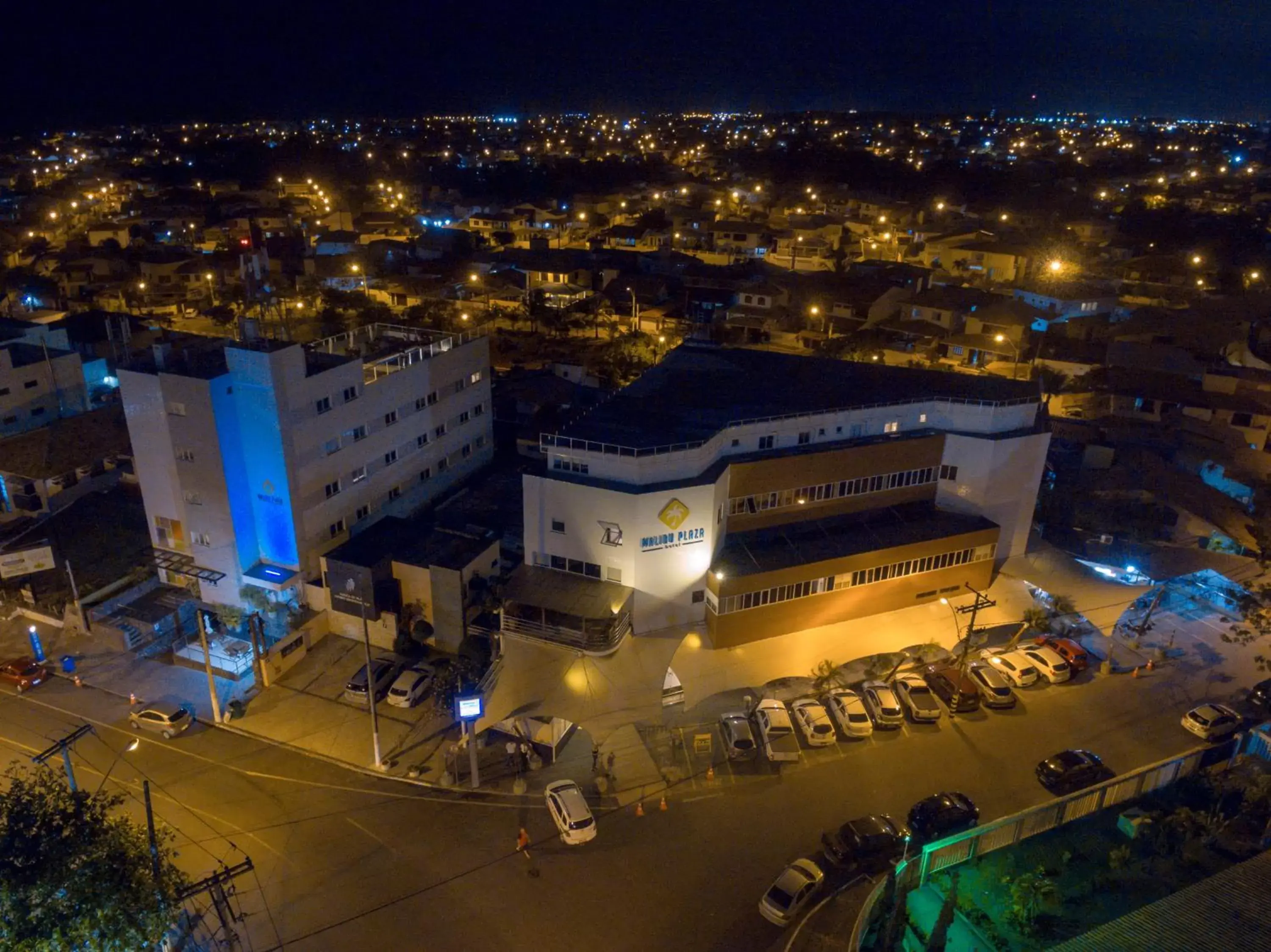 Property building in Malibu Plaza Hotel Property building in Malibu Plaza Hotel