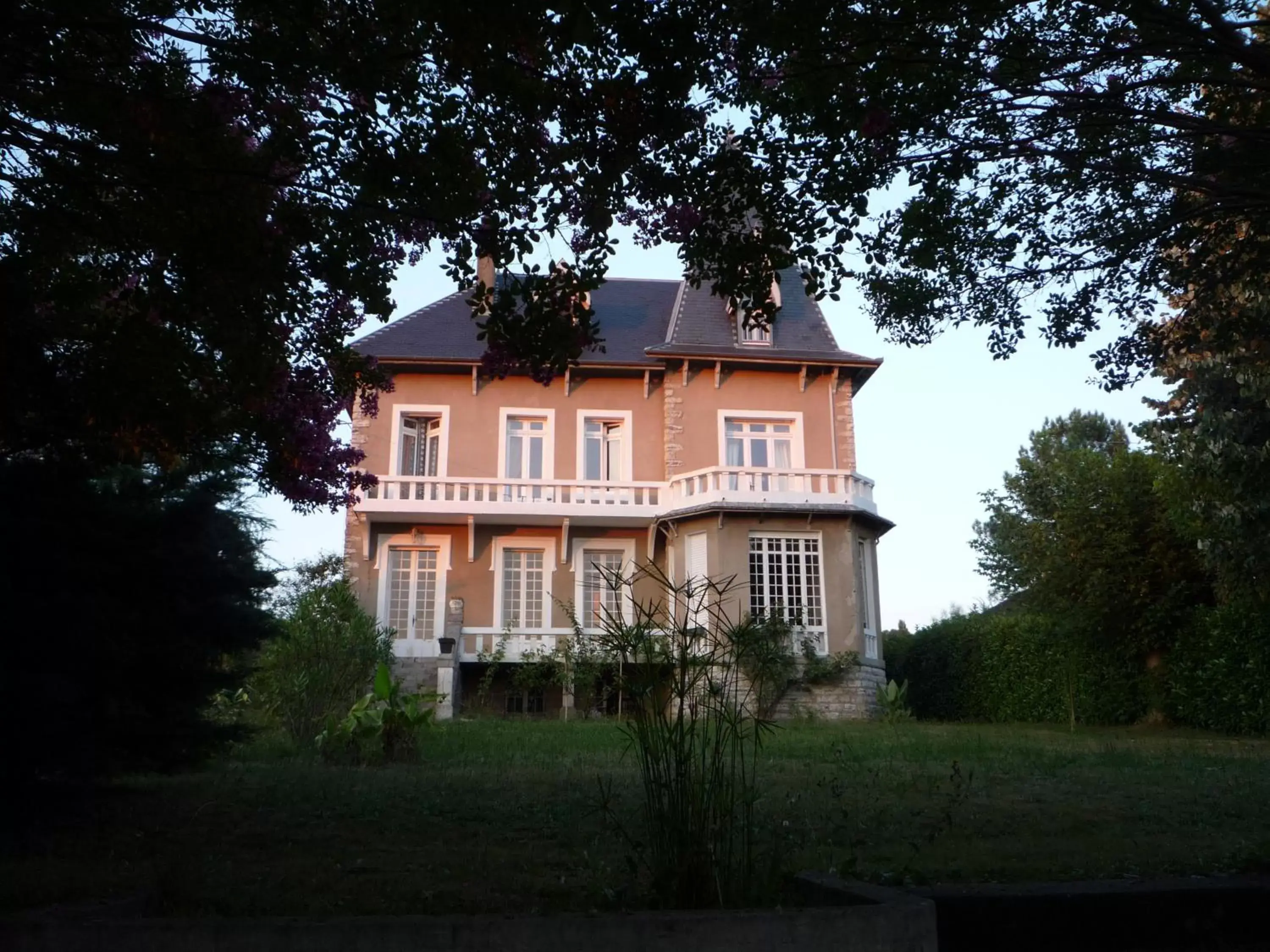 Facade/entrance, Property Building in Villa Hortebise