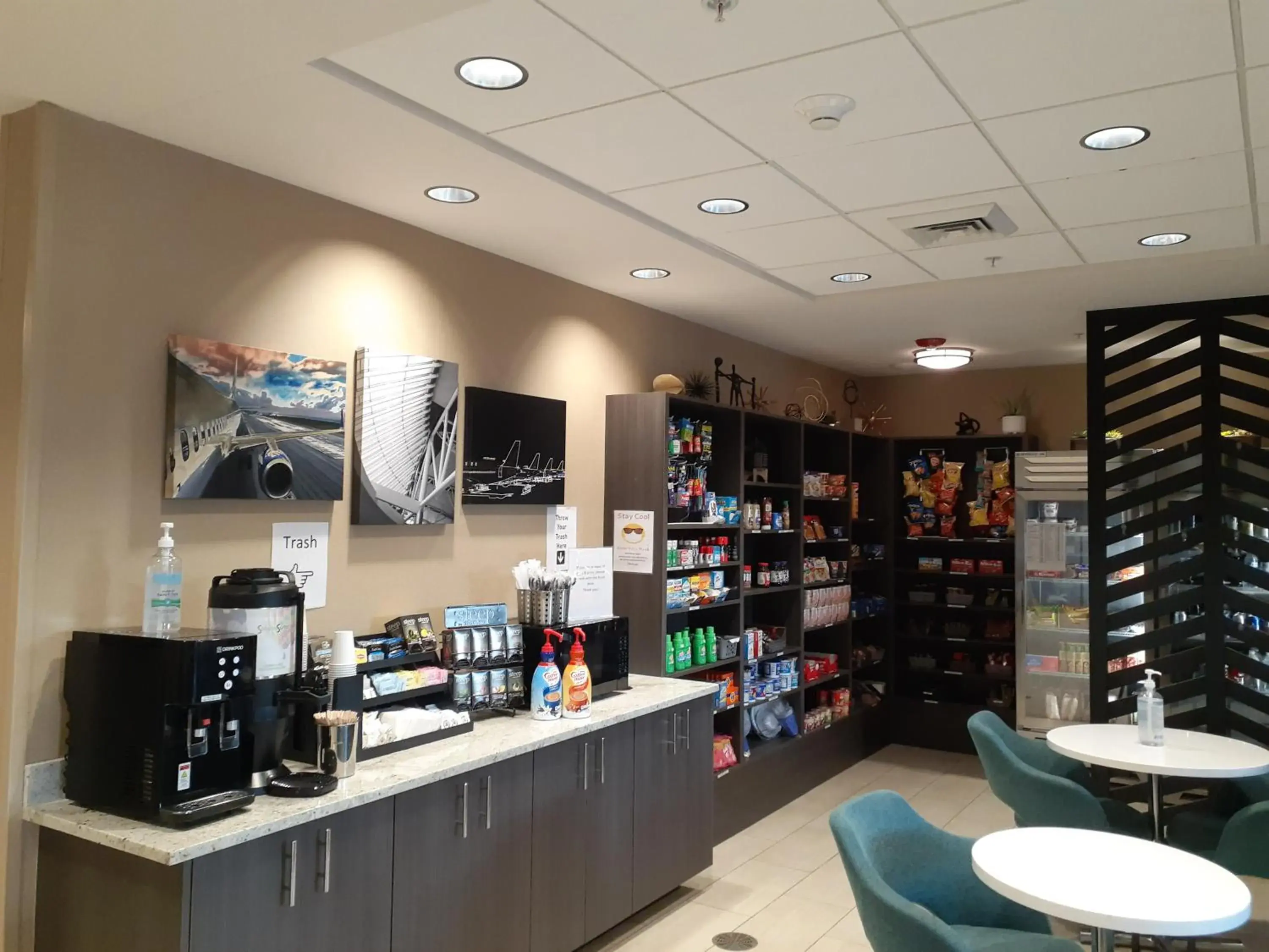 Coffee/tea facilities in Simple Suites Boise Airport