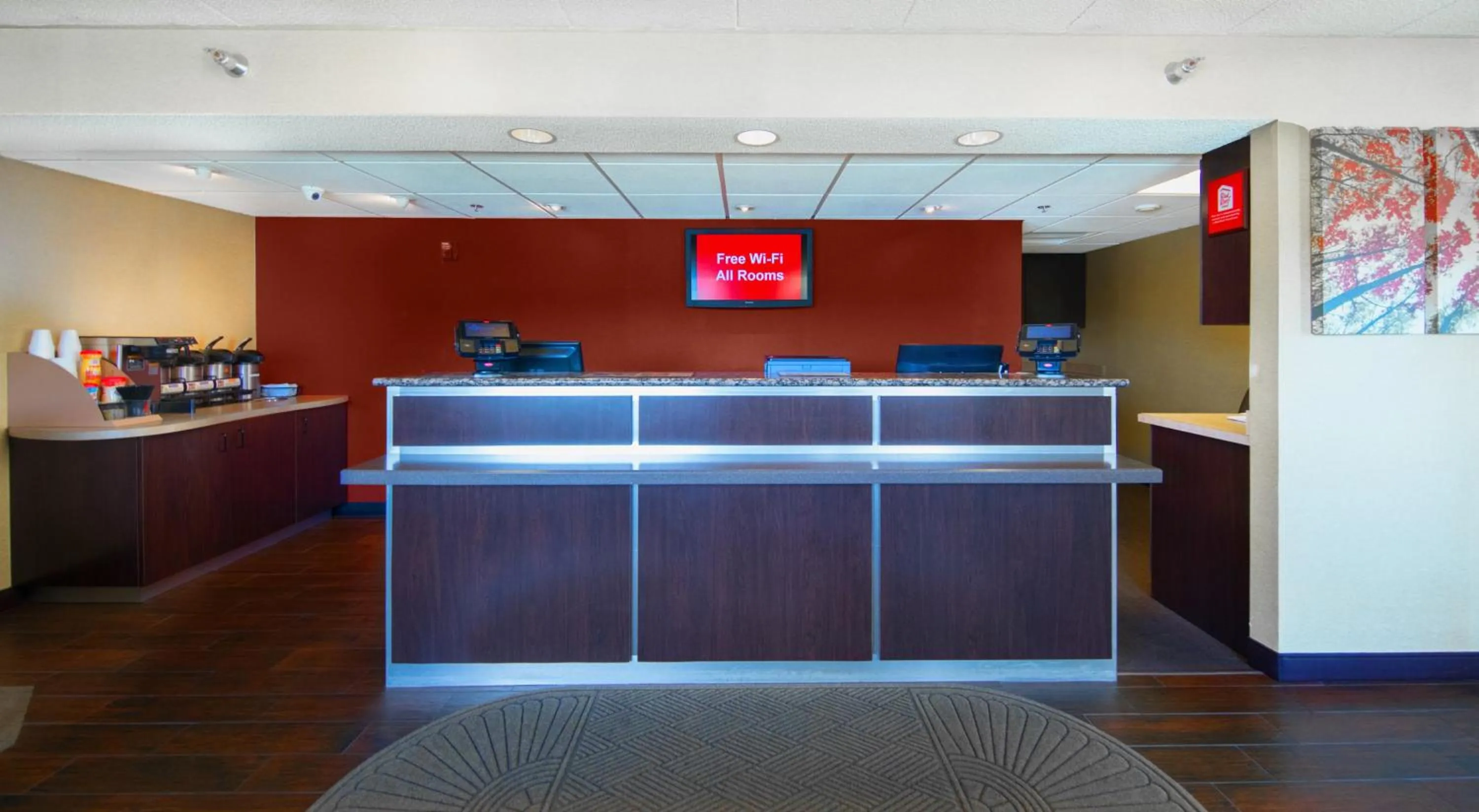 Lobby or reception in Red Roof Inn Cincinnati Northeast - Blue Ash