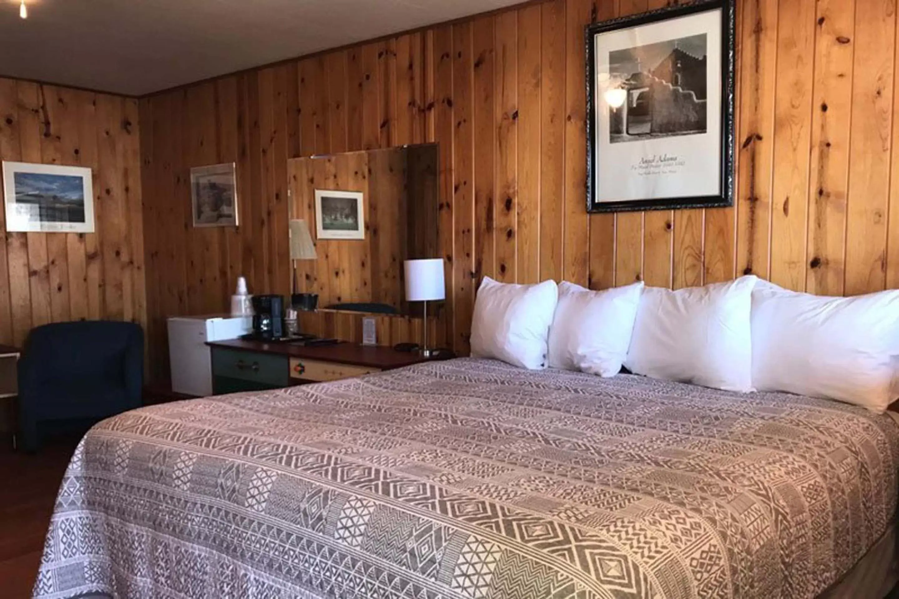 Bed in Elkhorn Lodge