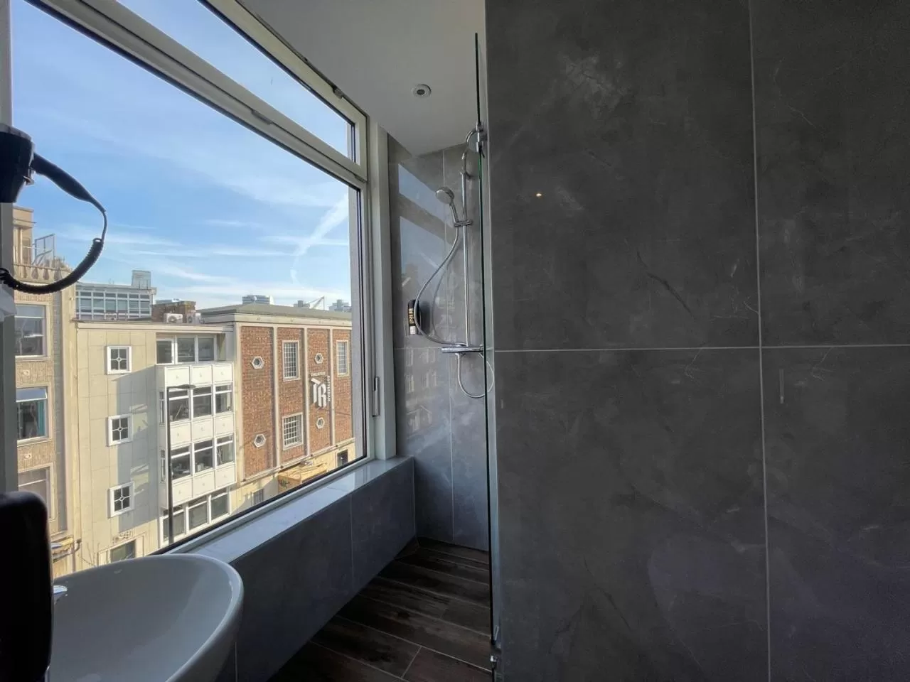 Shower in H3 Hotel Rotterdam City Center