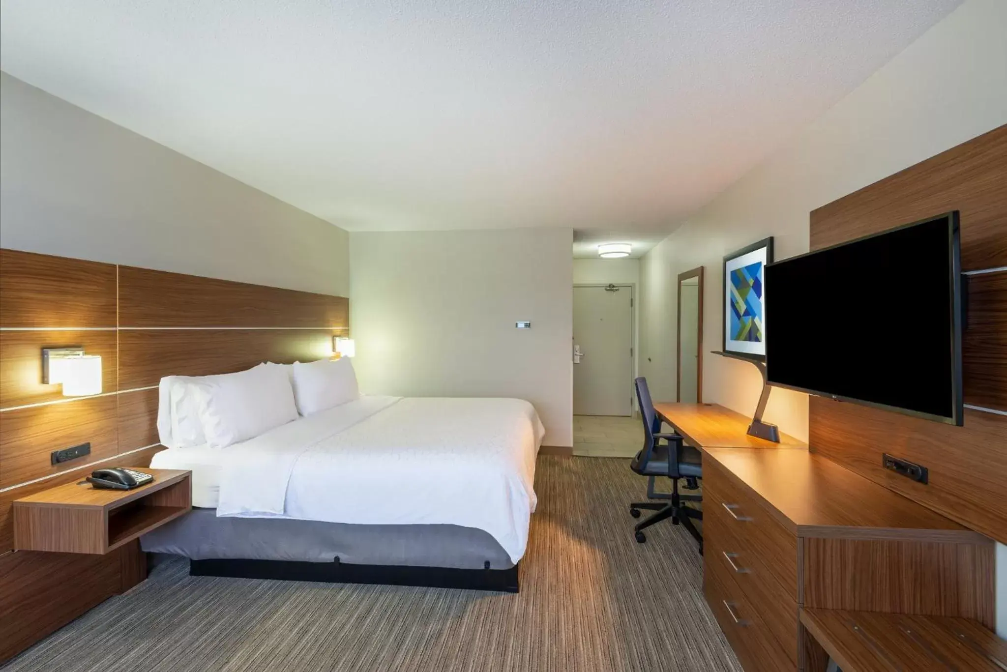 Photo of the whole room, Bed in Holiday Inn Express Cleveland - Vermilion, an IHG Hotel