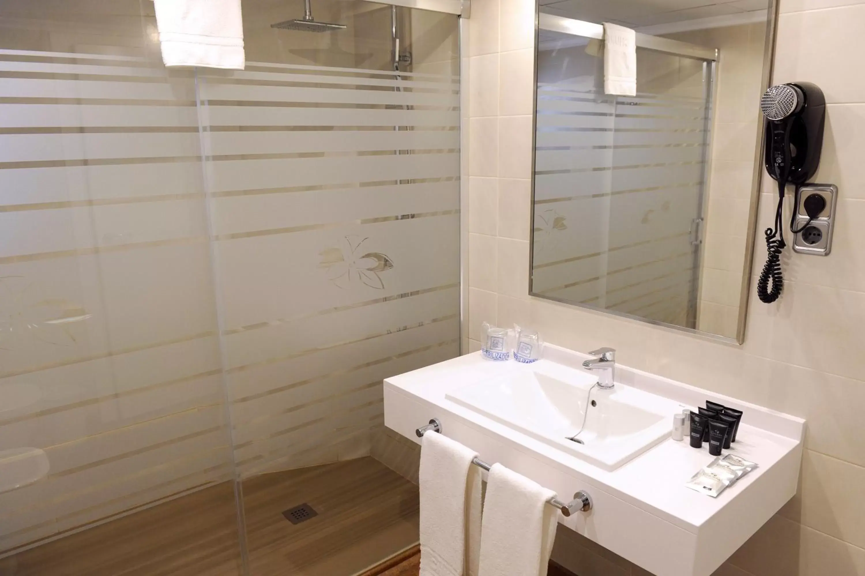 Bathroom in Hotel El Churra Bathroom in Hotel El Churra