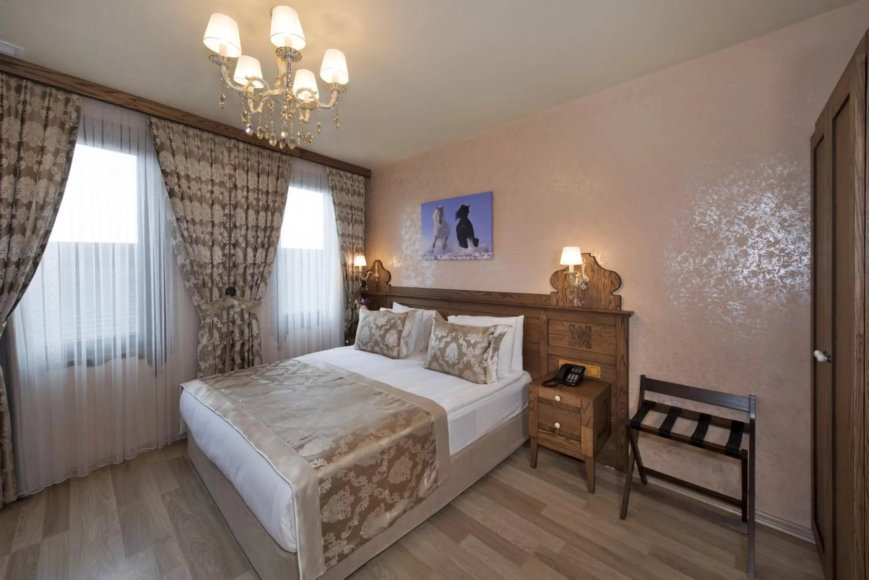 Standard Double Room in Perapolis Hotel
