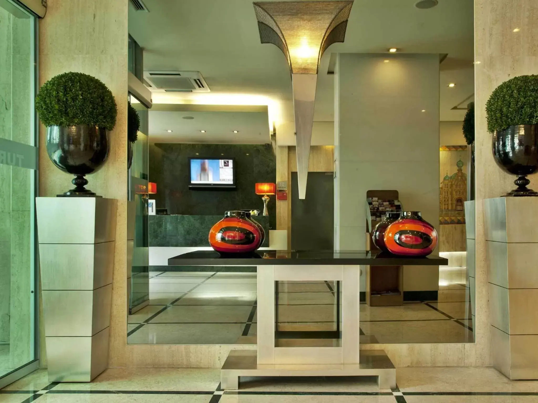Facade/entrance, Lobby/Reception in TURIM Iberia Hotel