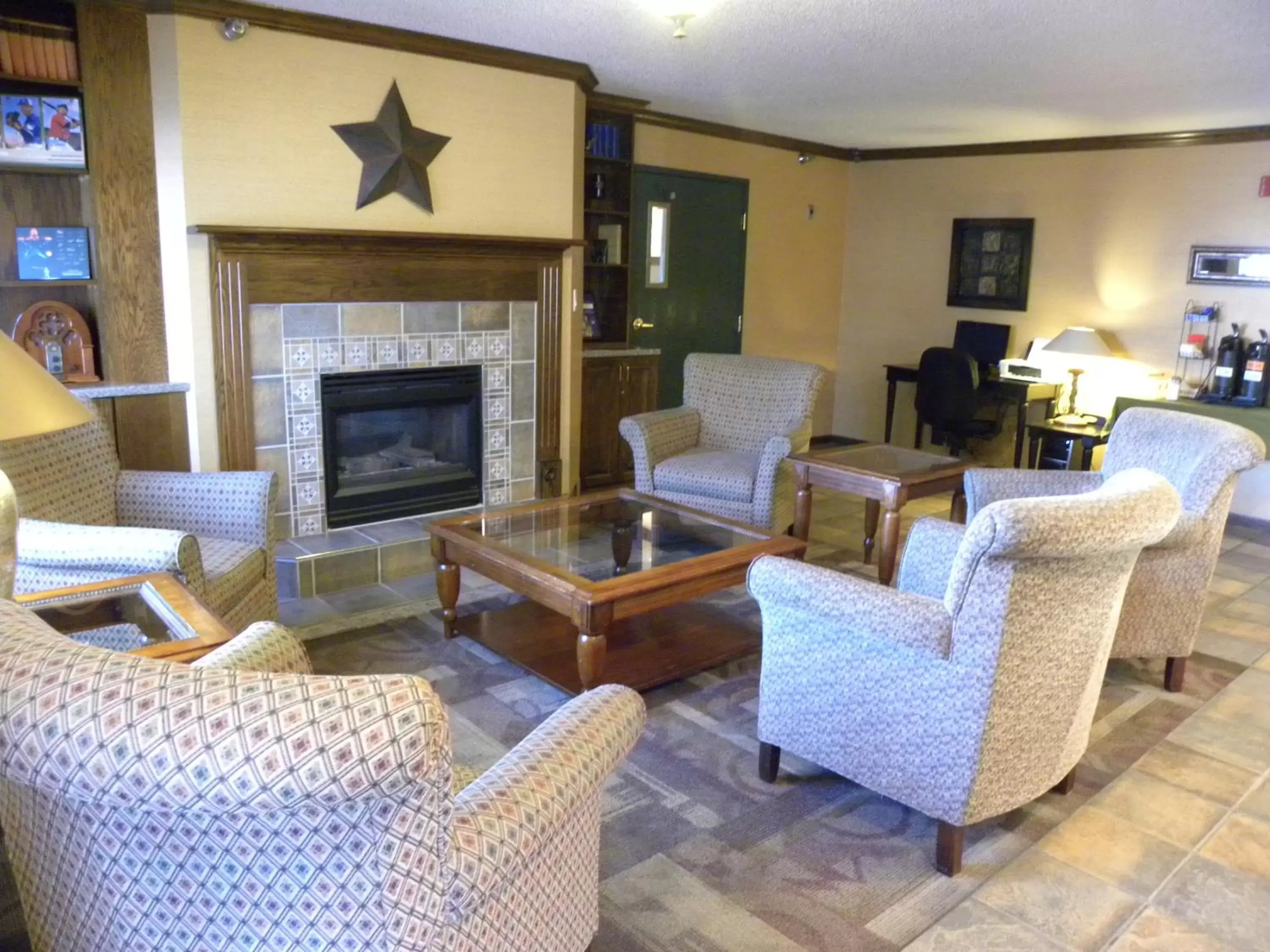 Lobby or reception, Seating Area in New Victorian Inn & Suites Lincoln