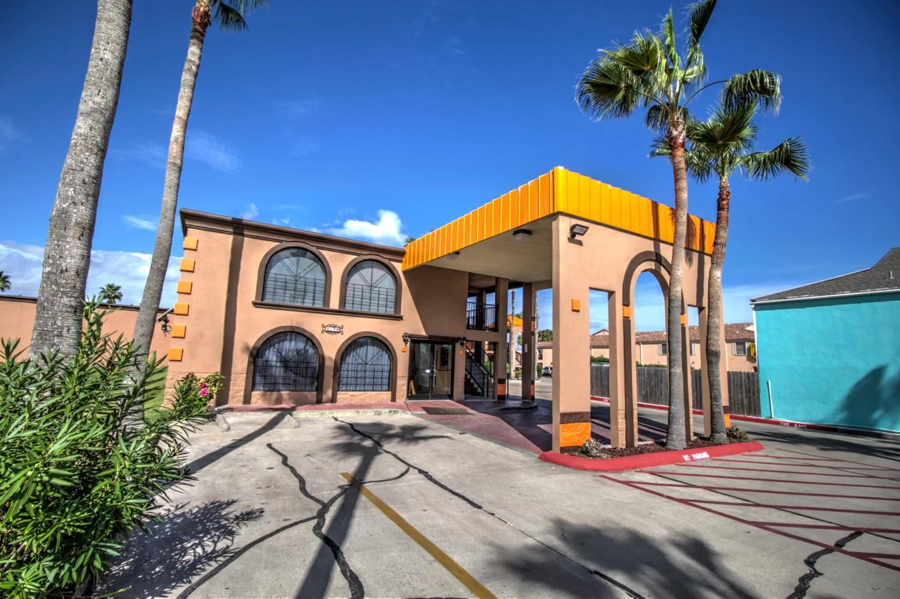 Property building in South Padre Island Inn