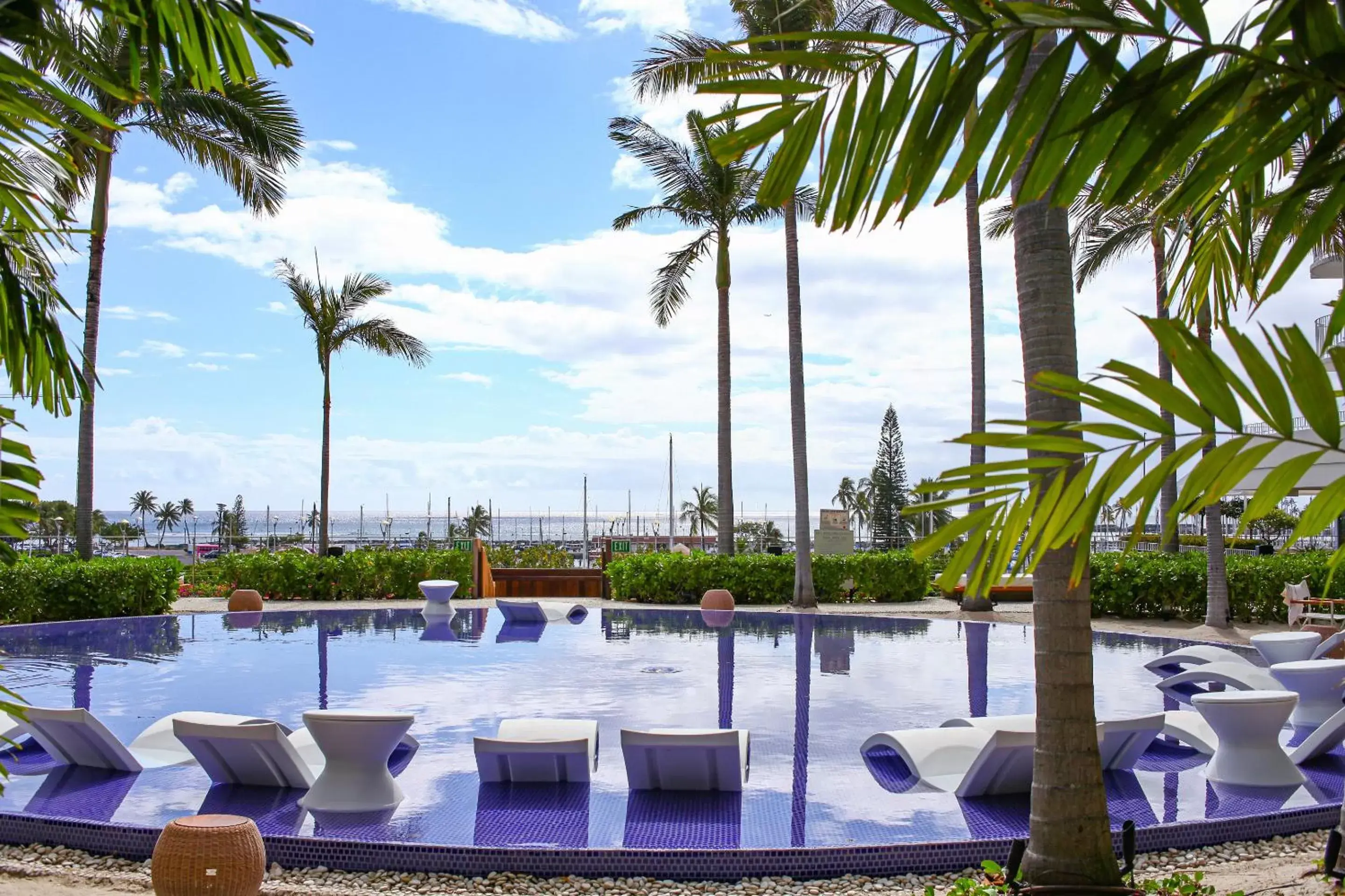 Swimming Pool in Hilton Vacation Club The Modern Honolulu