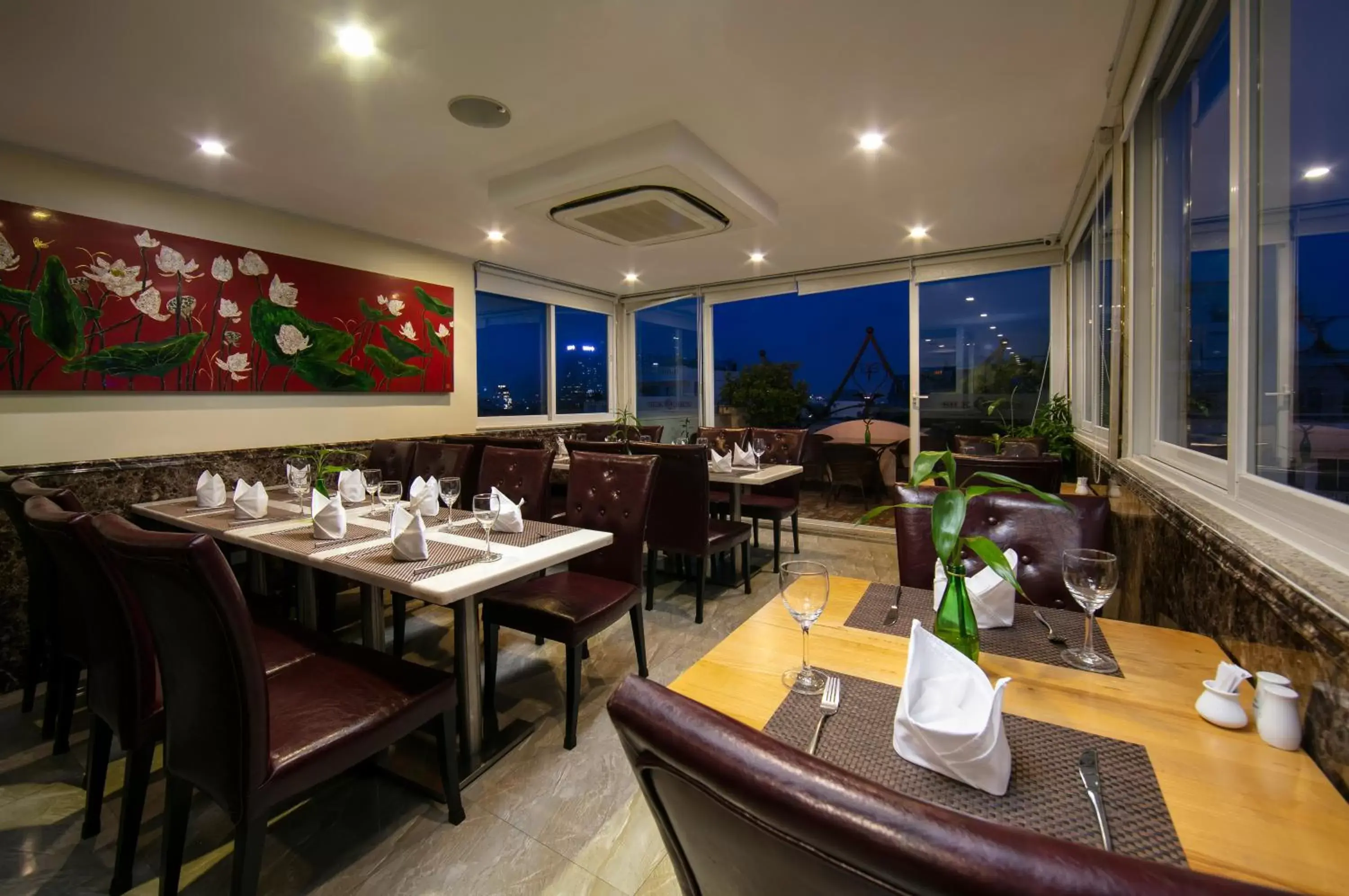 Restaurant/Places to Eat in Silk Queen Hotel