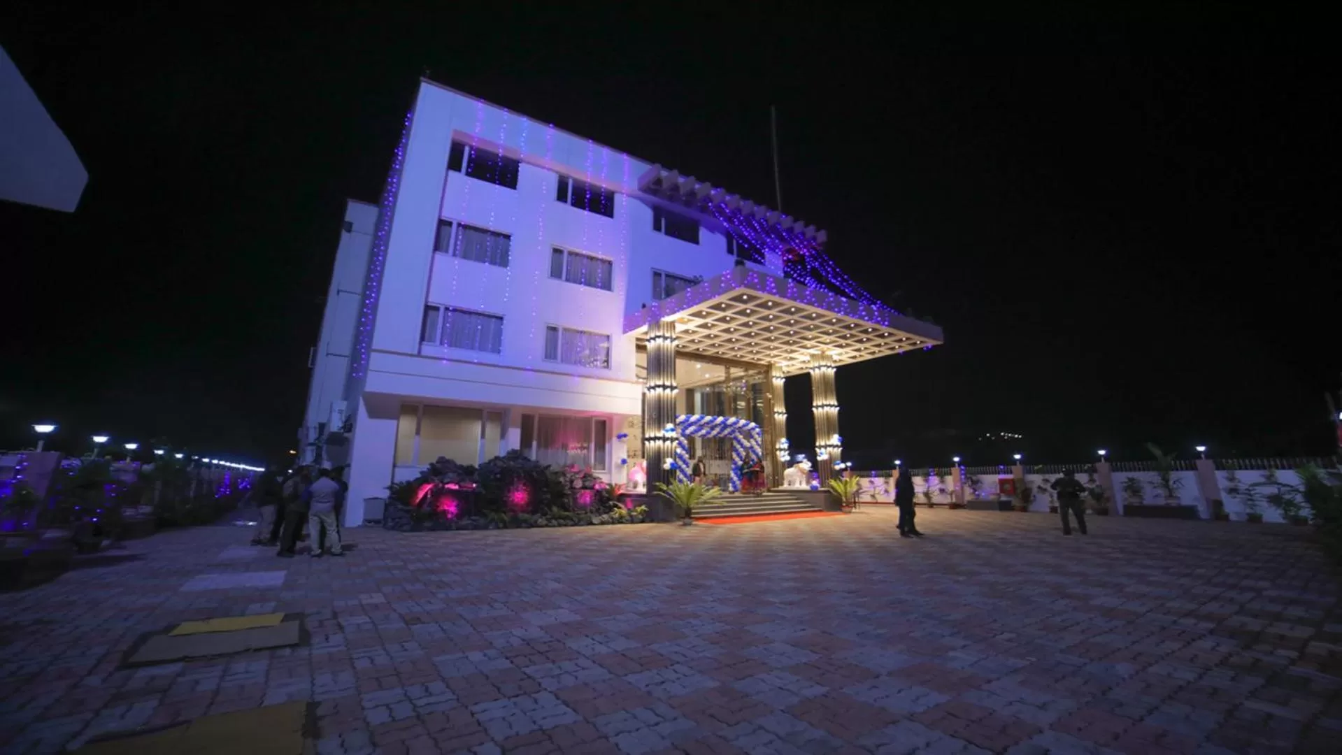 Dhamma Grand Hotel Resort