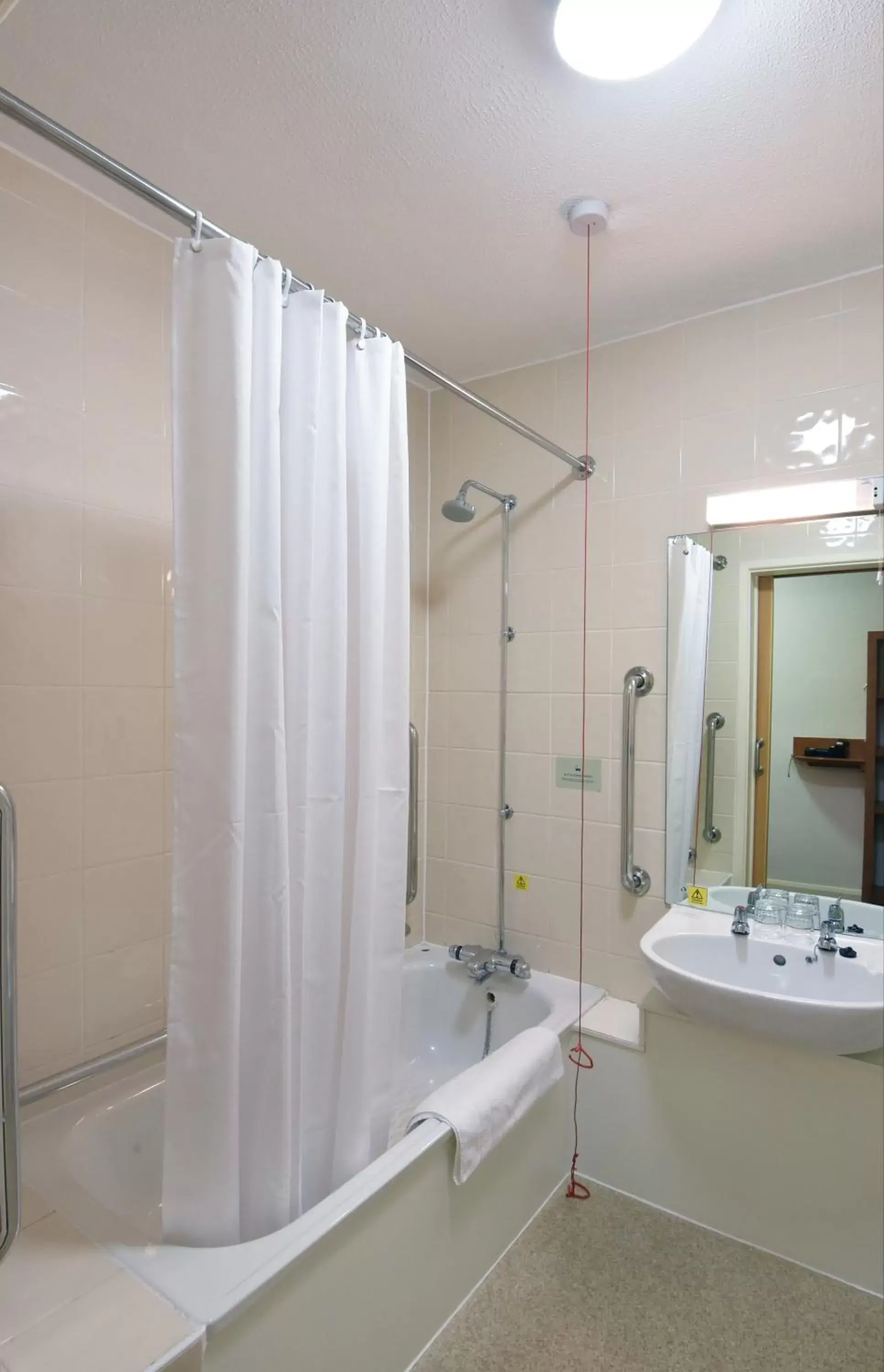 Shower, Bathroom in Lea Gate by Greene King Inns