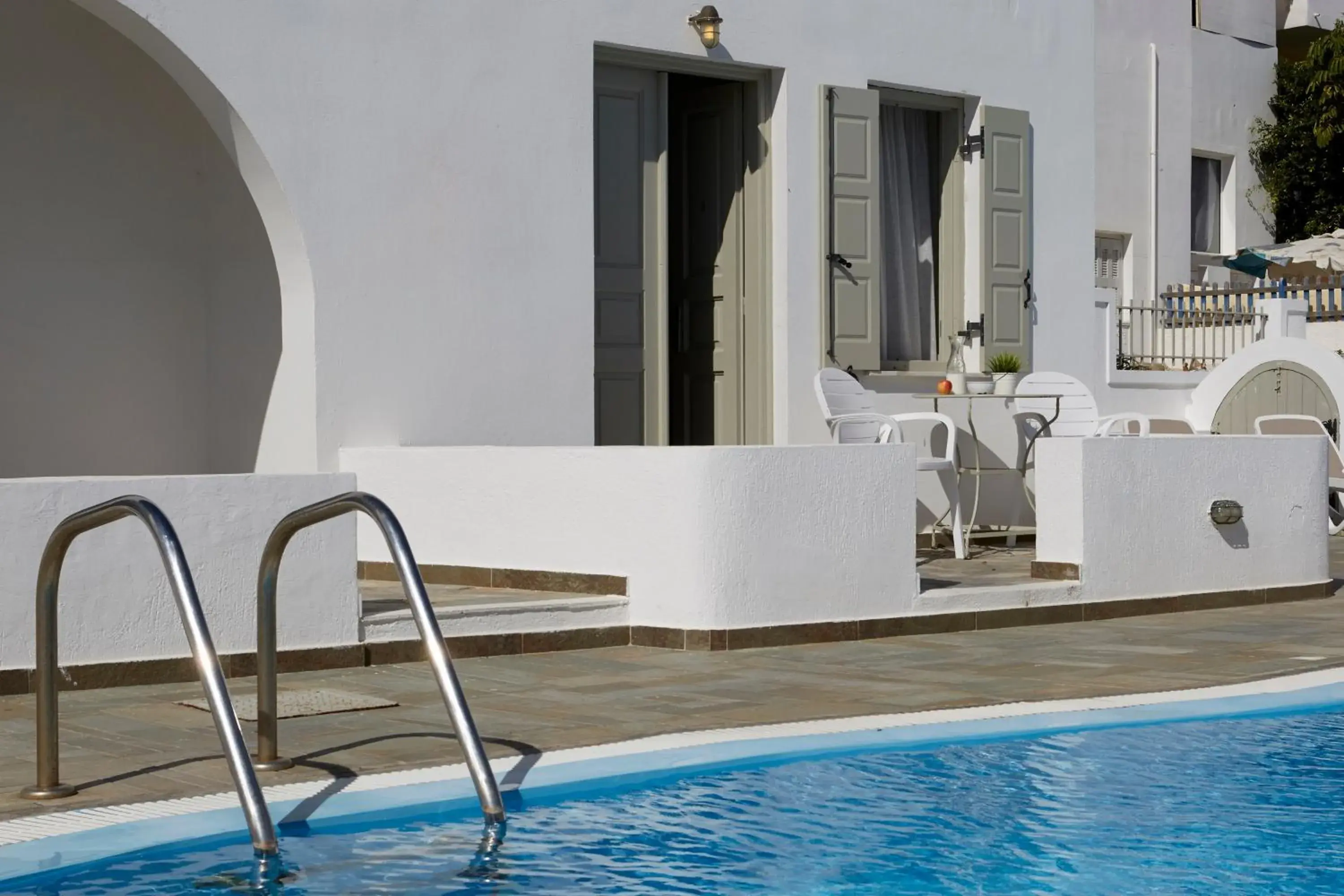 Time of day, Swimming Pool in Nissos Thira