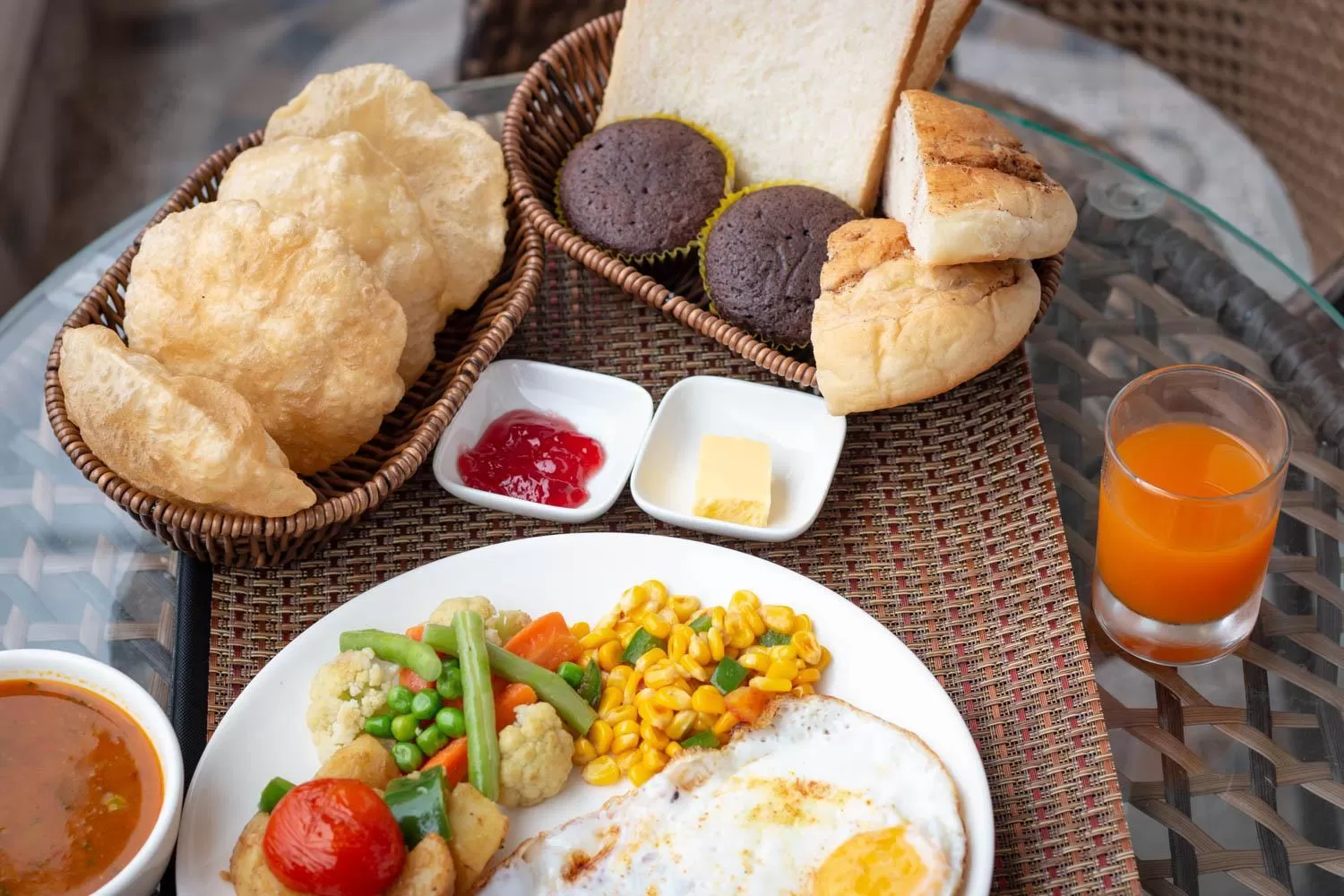 Food and drinks in Hotel Himalayan Glacier