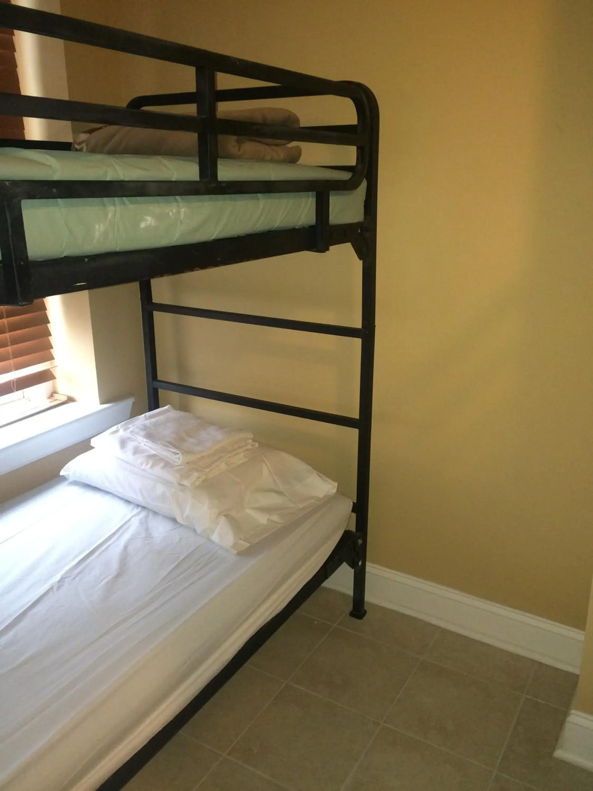 Day, Bunk Bed in DC International Hostel 2