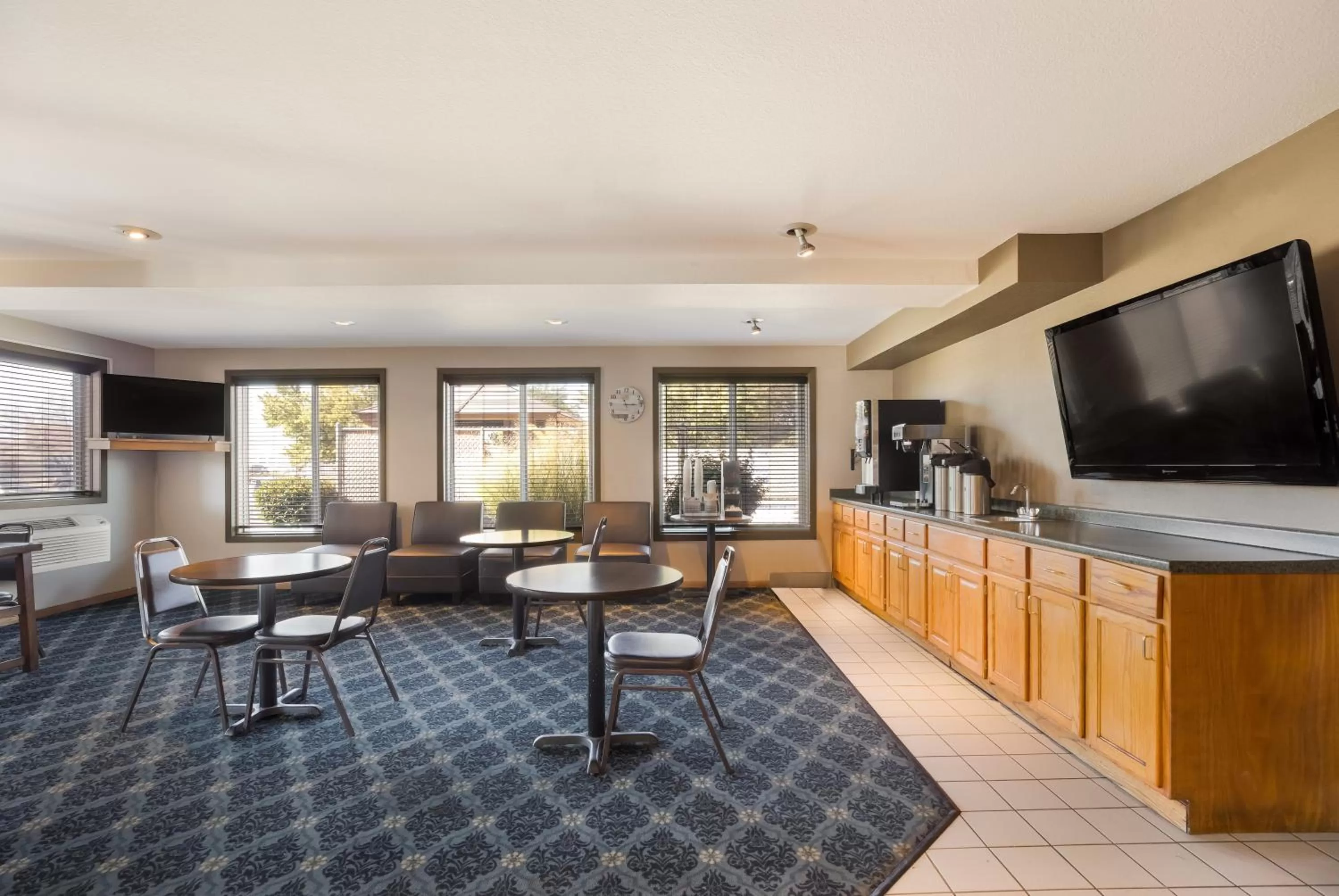 Seating area in Americas Best Value Inn Sparks