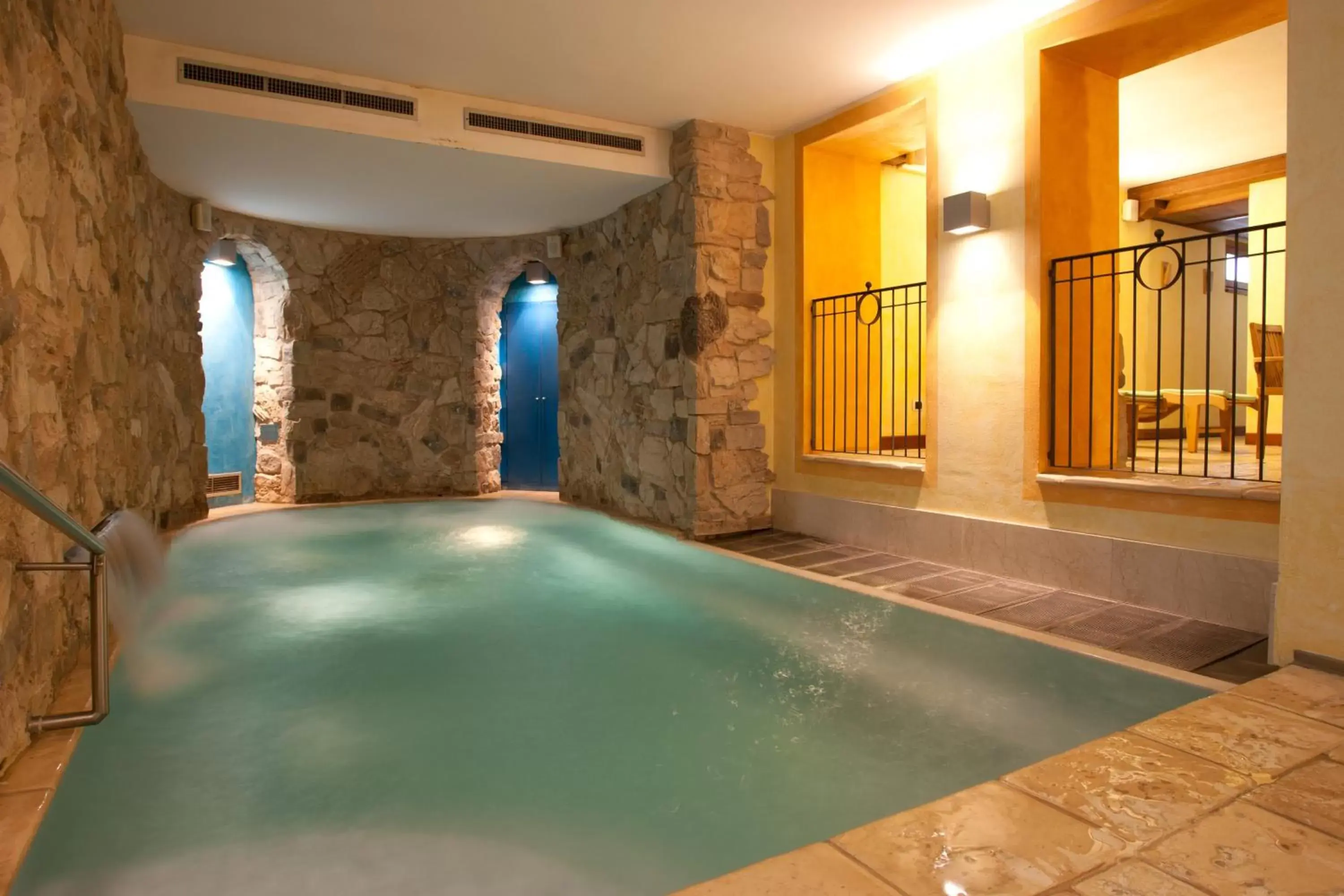 Swimming Pool in Residence Le Grand Chalet